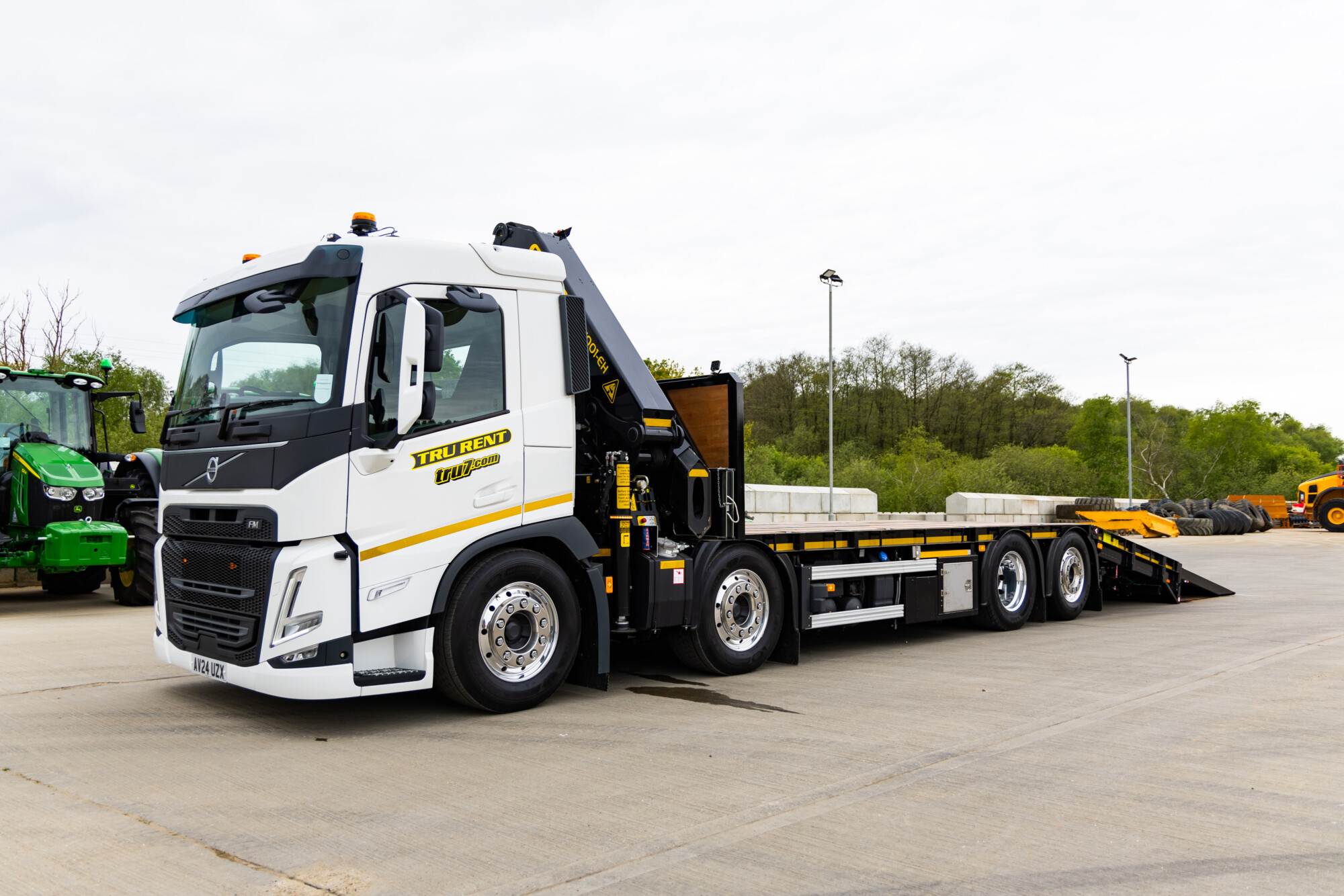 Volvo FM 460 Beavertail w/ Crane - TRU7 Group