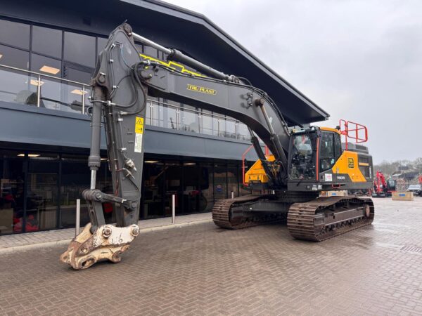 TRU2361 - AUG 2022 VOLVO EC380EL EXCAVATOR