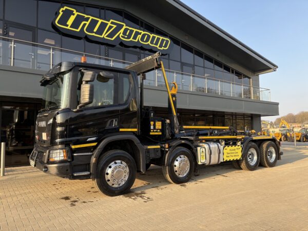 2023 '23 SCANIA XT 420P 8X4 LOW DAY CAB HOOKLOADER