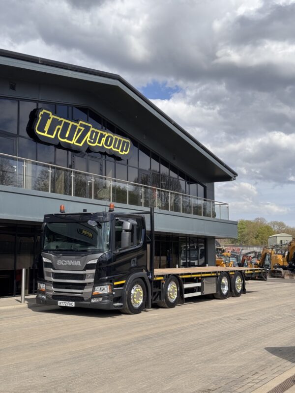 2022 '72 SCANIA P500 8X2 LOW DAY CAB RIGID BEAVERTAIL