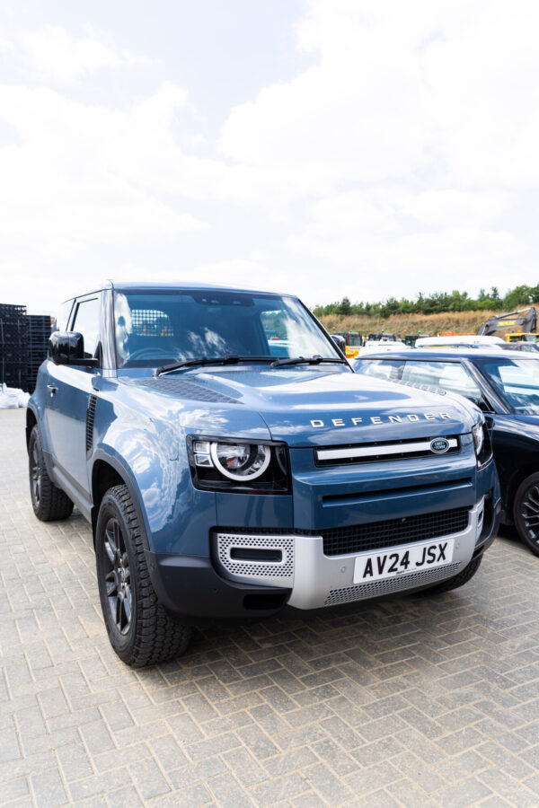 Land Rover Defender D250 90 Commercial