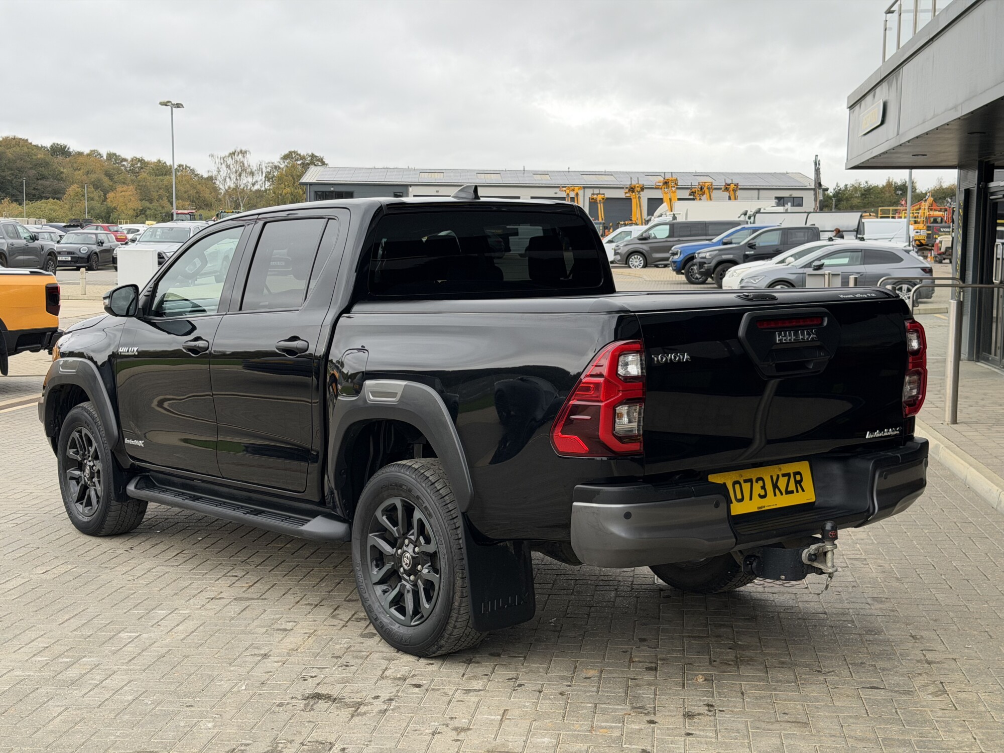 2023 '73 TOYOTA HILUX 2.8 D-4D INVINCIBLE X PICKUP DOUBLE CAB 4DR DIESEL AUTO 4WD EURO 6 (204 PS) - Image 6