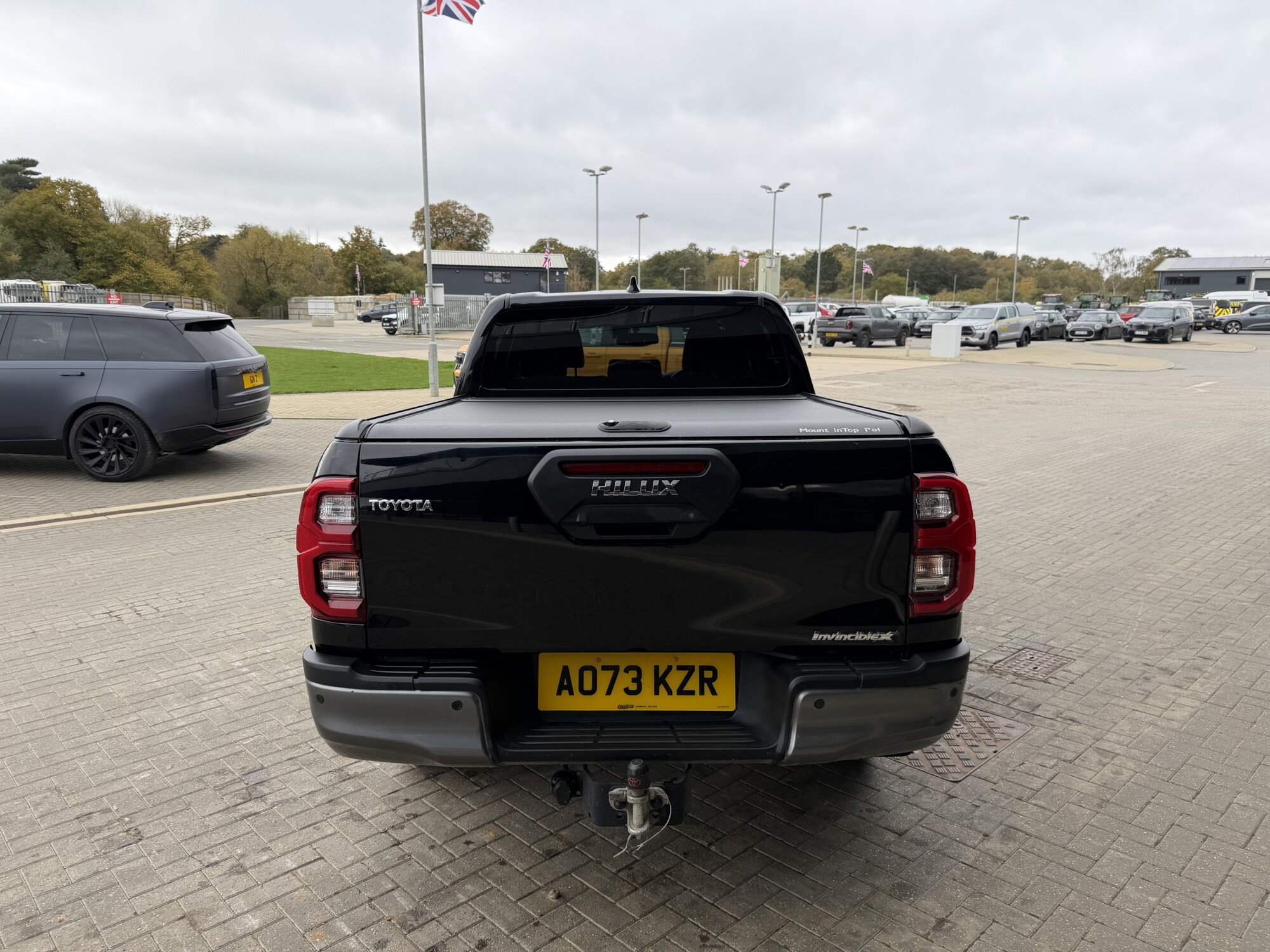 2023 '73 TOYOTA HILUX 2.8 D-4D INVINCIBLE X PICKUP DOUBLE CAB 4DR DIESEL AUTO 4WD EURO 6 (204 PS) - Image 7