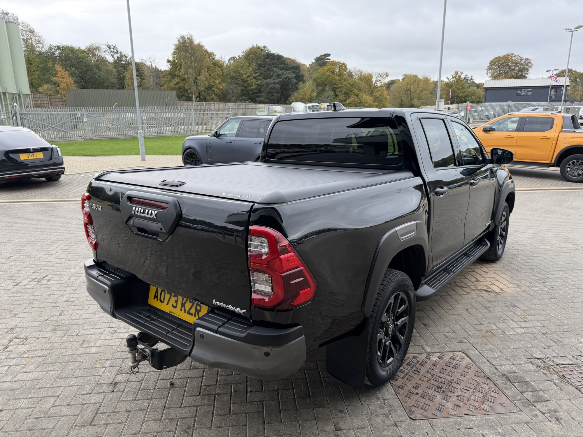 2023 '73 TOYOTA HILUX 2.8 D-4D INVINCIBLE X PICKUP DOUBLE CAB 4DR DIESEL AUTO 4WD EURO 6 (204 PS) - Image 8