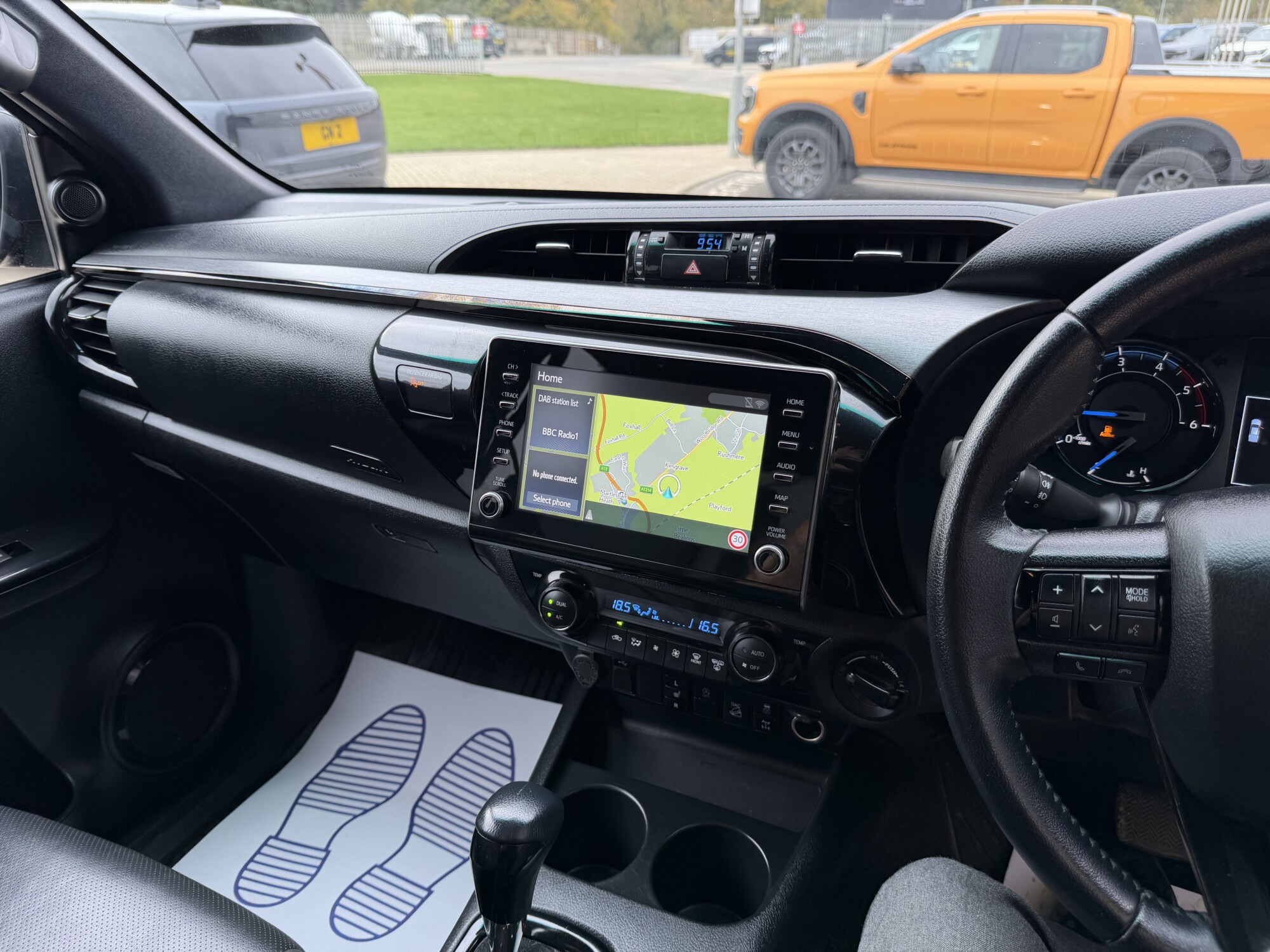 2023 '73 TOYOTA HILUX 2.8 D-4D INVINCIBLE X PICKUP DOUBLE CAB 4DR DIESEL AUTO 4WD EURO 6 (204 PS) - Image 12