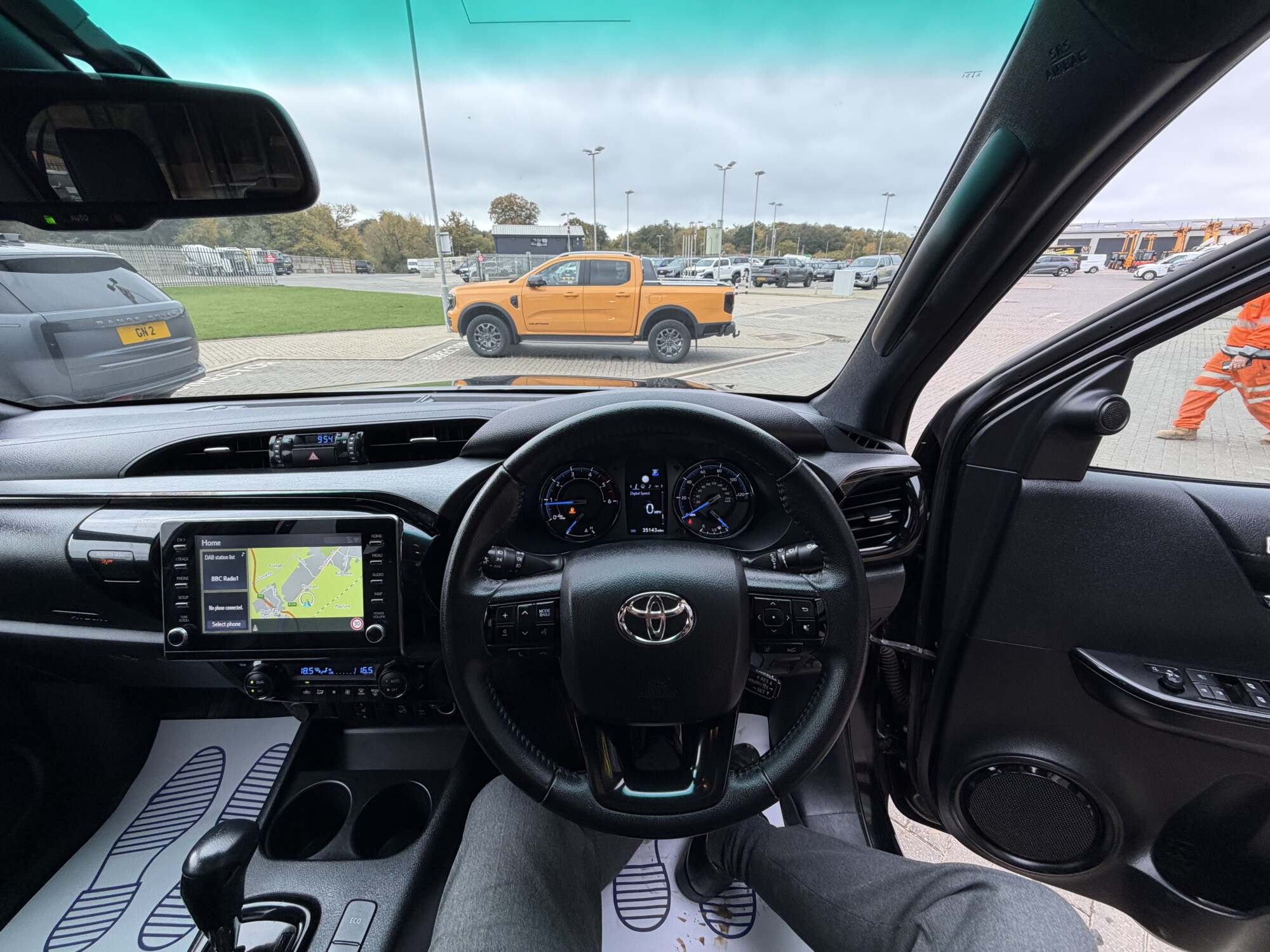 2023 '73 TOYOTA HILUX 2.8 D-4D INVINCIBLE X PICKUP DOUBLE CAB 4DR DIESEL AUTO 4WD EURO 6 (204 PS) - Image 13