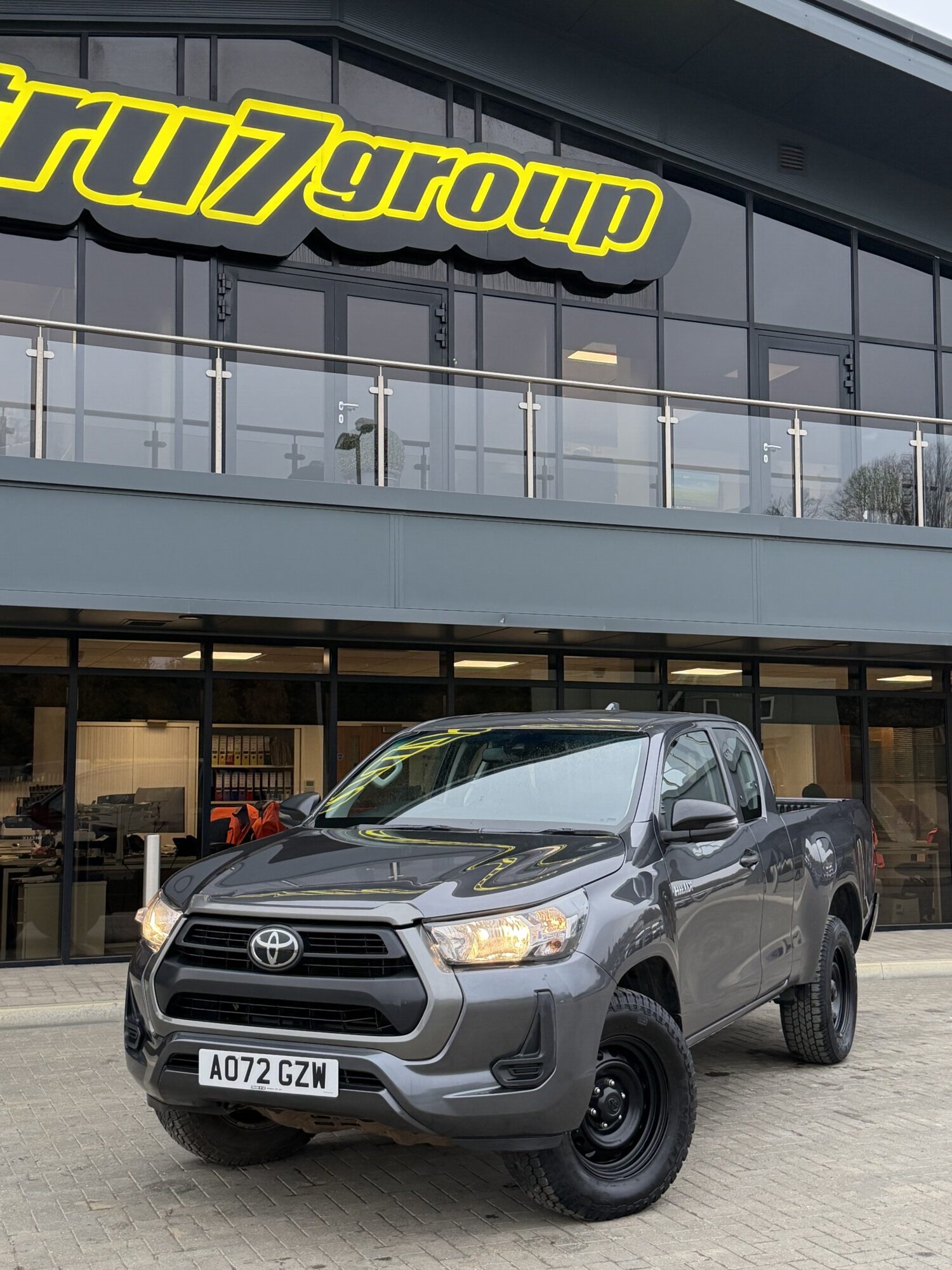 2022 '72 TOYOTA HILUX 2.4 D-4D ACTIVE EXTRA PICKUP EXTENDED CAB 4DR DIESEL MANUAL 4WD EURO 6 (150 PS) - Image 2