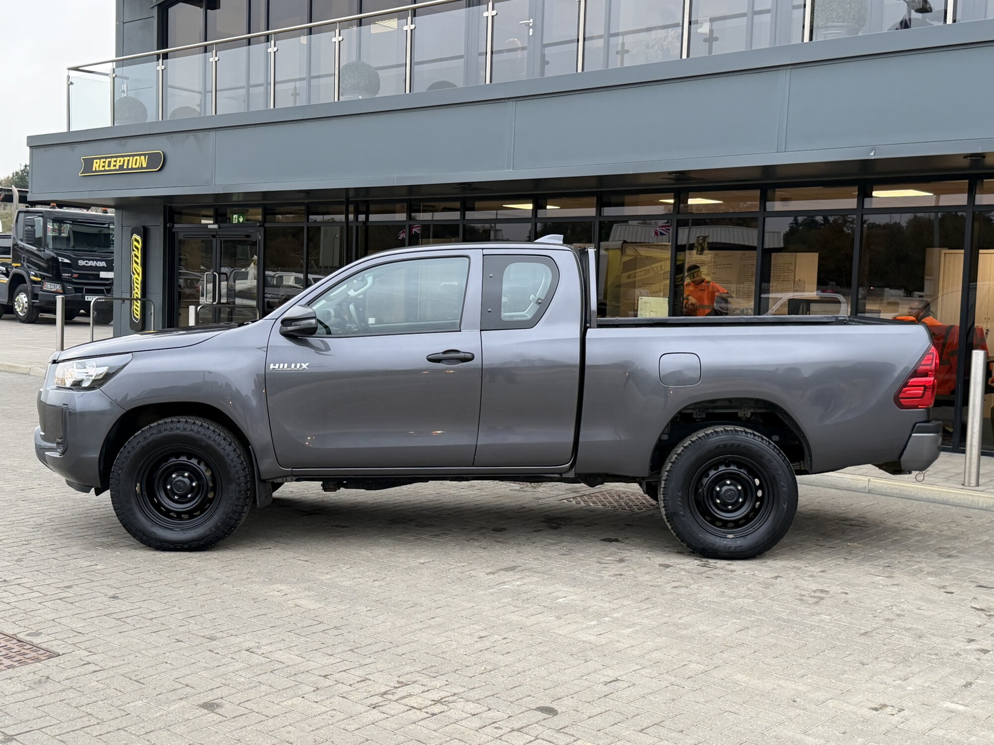 2022 '72 TOYOTA HILUX 2.4 D-4D ACTIVE EXTRA PICKUP EXTENDED CAB 4DR DIESEL MANUAL 4WD EURO 6 (150 PS) - Image 4