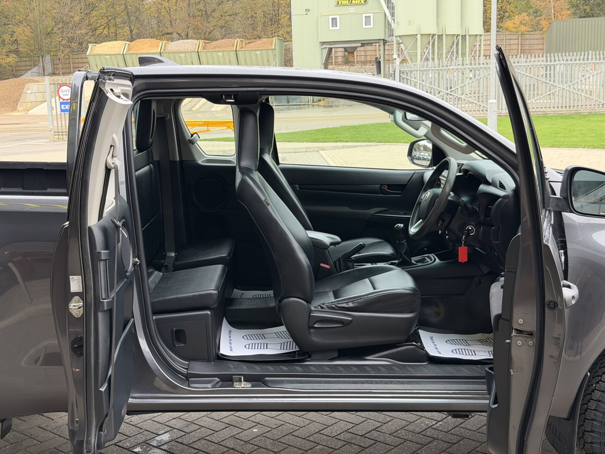 2022 '72 TOYOTA HILUX 2.4 D-4D ACTIVE EXTRA PICKUP EXTENDED CAB 4DR DIESEL MANUAL 4WD EURO 6 (150 PS) - Image 9