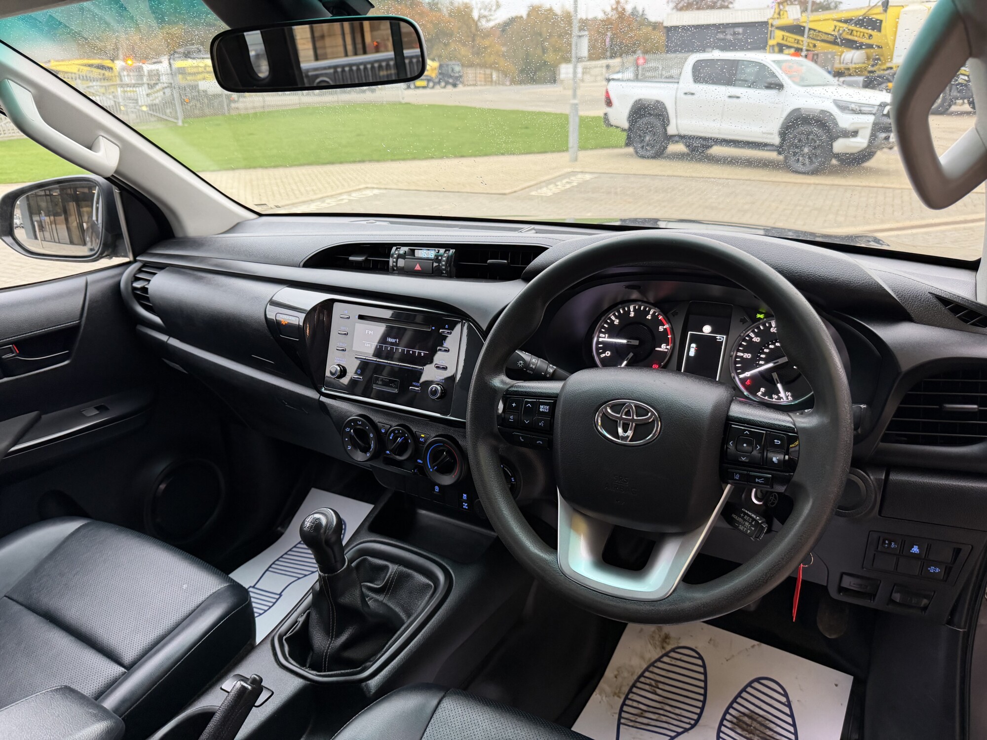 2022 '72 TOYOTA HILUX 2.4 D-4D ACTIVE EXTRA PICKUP EXTENDED CAB 4DR DIESEL MANUAL 4WD EURO 6 (150 PS) - Image 11