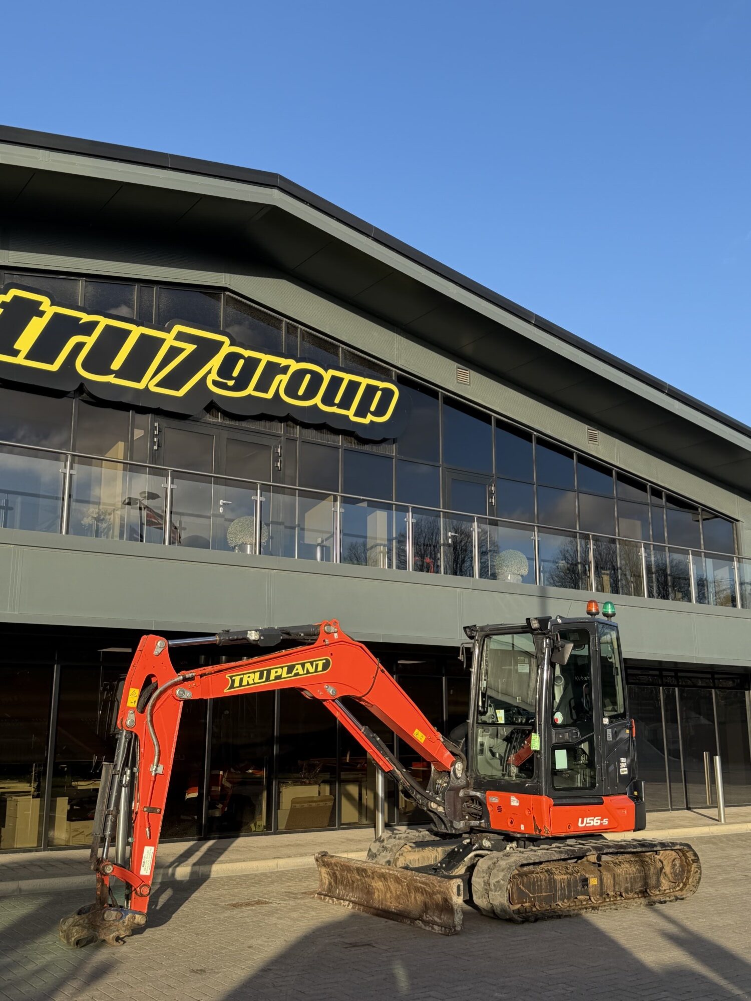 TRU2661 - 2023 KUBOTA U56-5 EXCAVATAOR **RUBBER TRACKS & BLADE** - Image 2