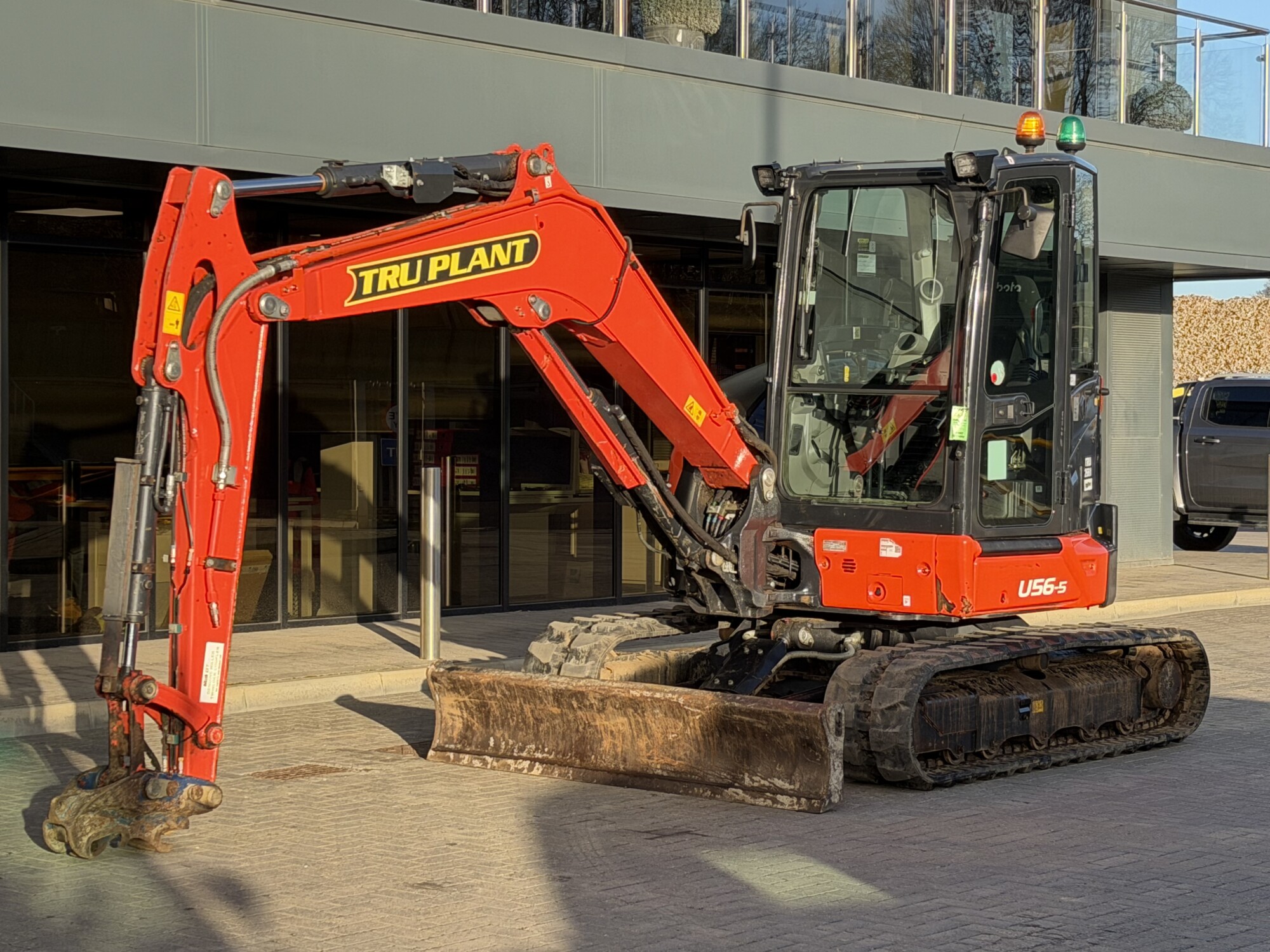 TRU2661 - 2023 KUBOTA U56-5 EXCAVATAOR **RUBBER TRACKS & BLADE** - Image 4