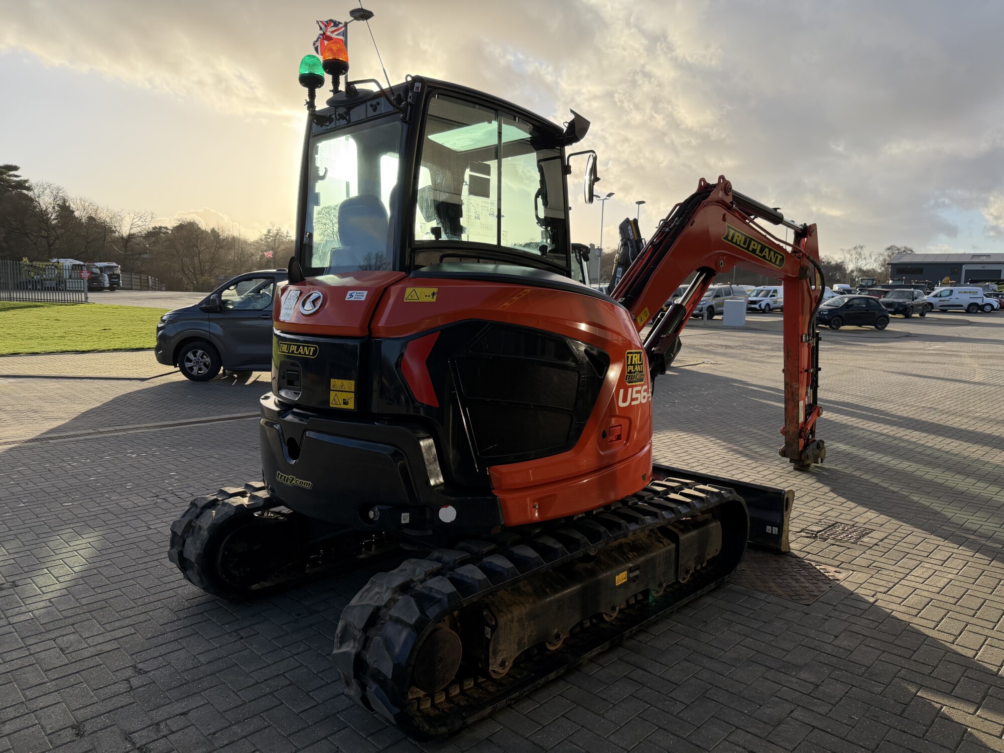 TRU2661 - 2023 KUBOTA U56-5 EXCAVATAOR **RUBBER TRACKS & BLADE** - Image 8