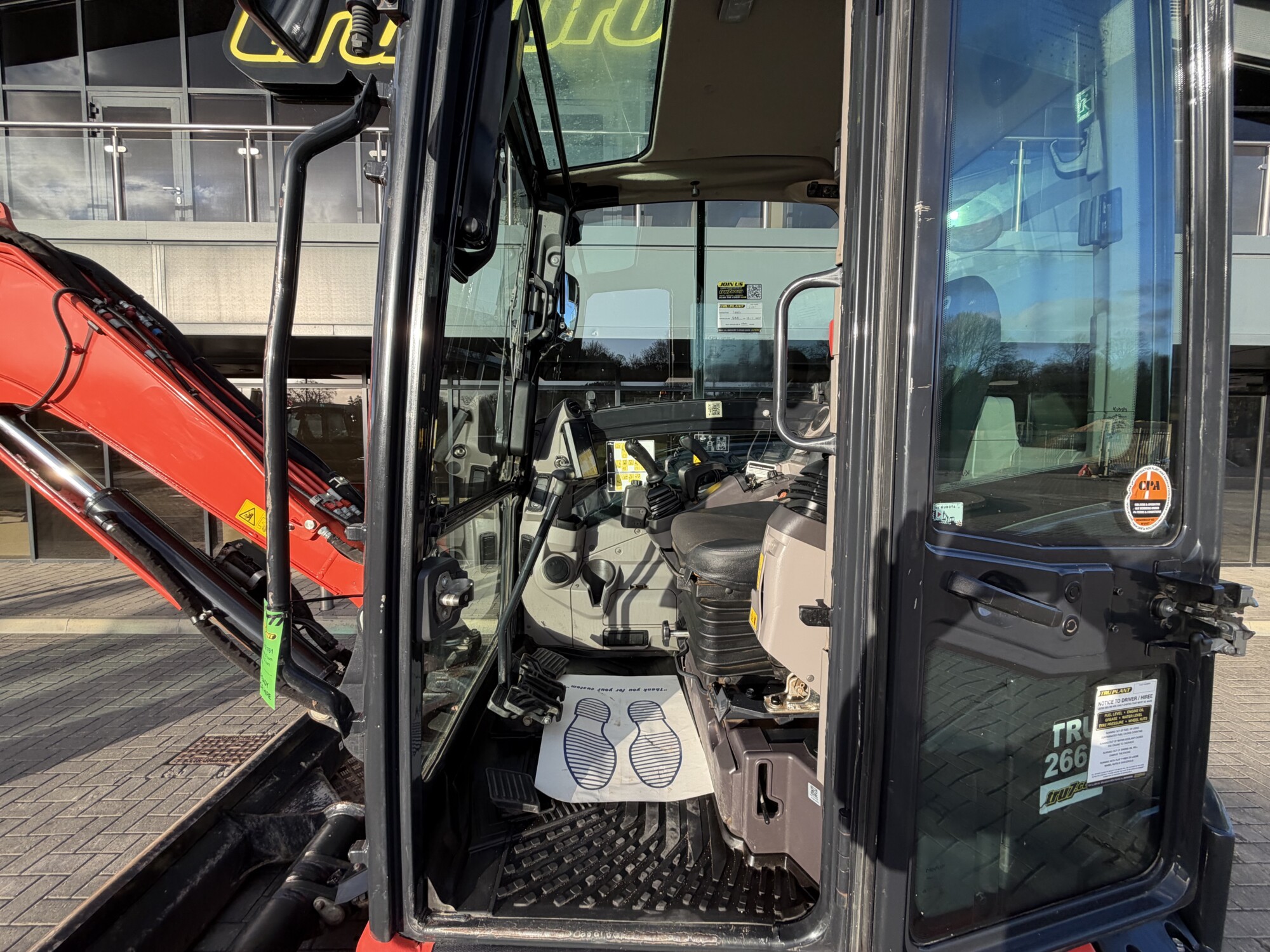 TRU2661 - 2023 KUBOTA U56-5 EXCAVATAOR **RUBBER TRACKS & BLADE** - Image 11