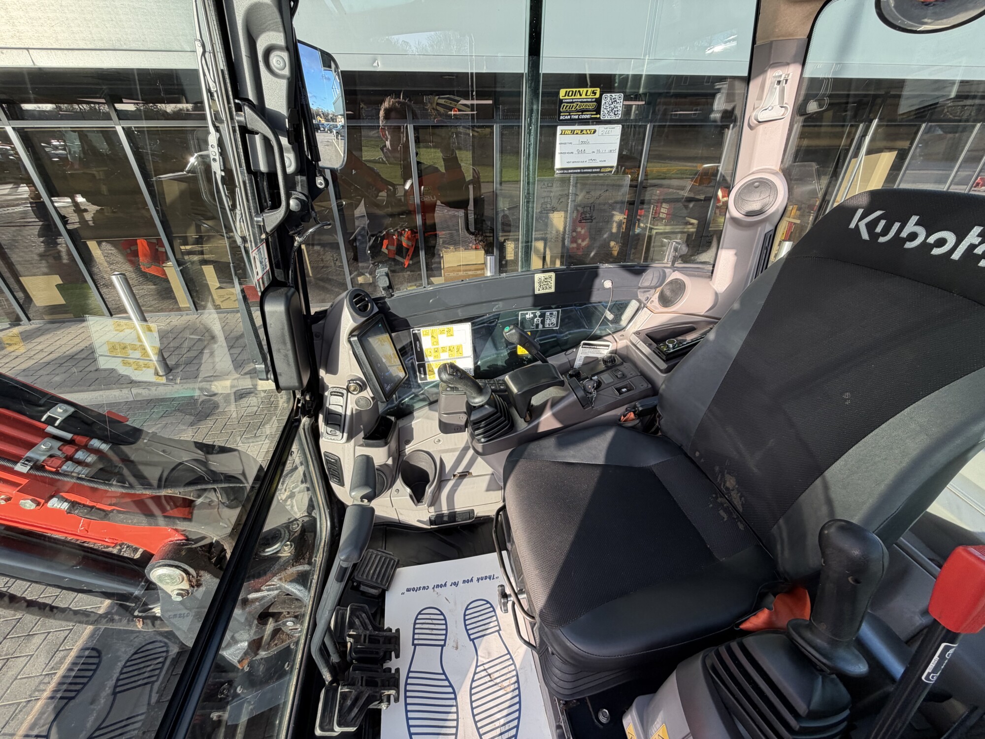 TRU2661 - 2023 KUBOTA U56-5 EXCAVATAOR **RUBBER TRACKS & BLADE** - Image 12