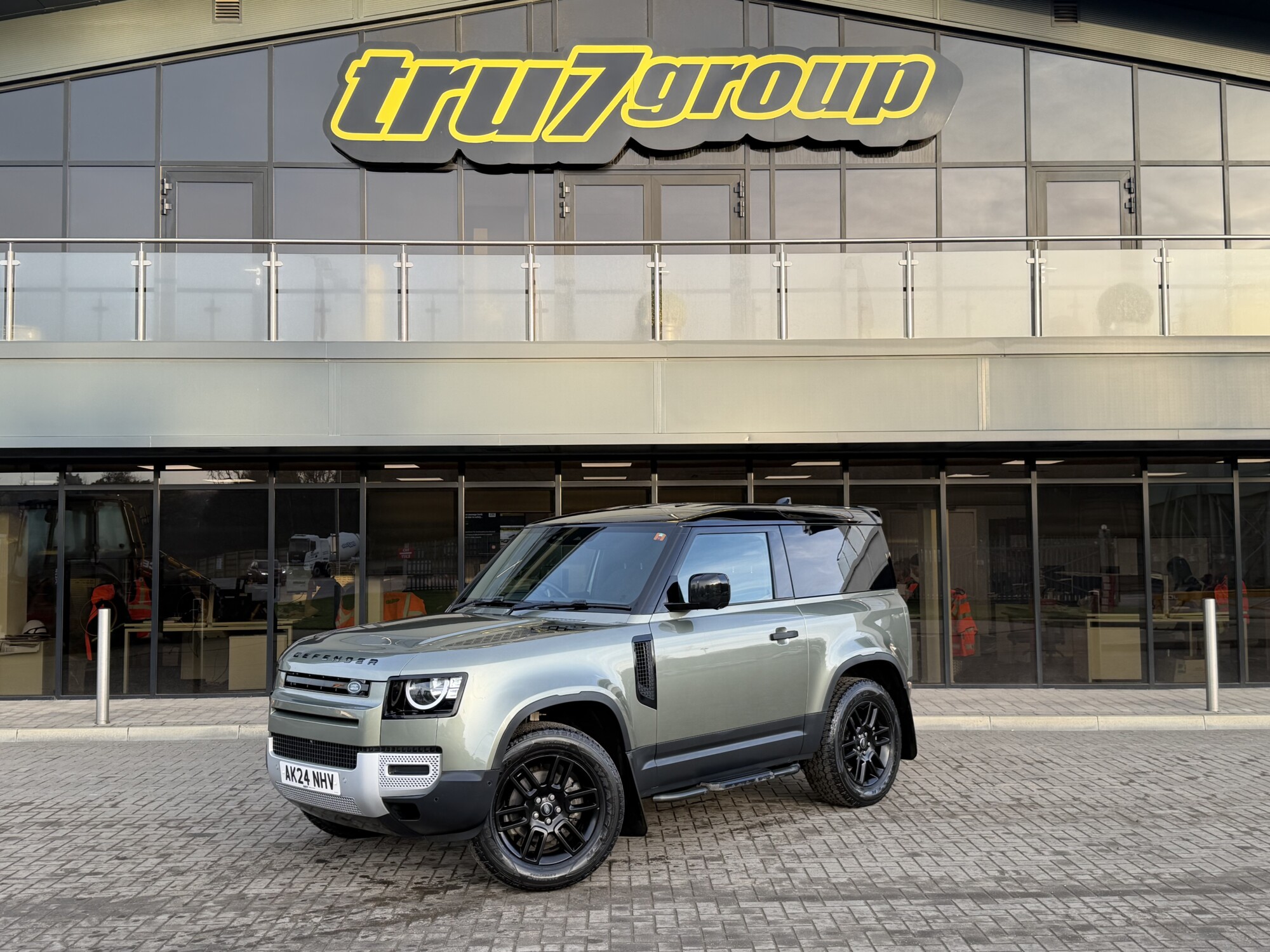 2024 '24 LAND ROVER DEFENDER 90 3.0 D250 MHEV HARD TOP SUV 3DR DIESEL AUTO 4WD SWB EURO 6 (225 PS)