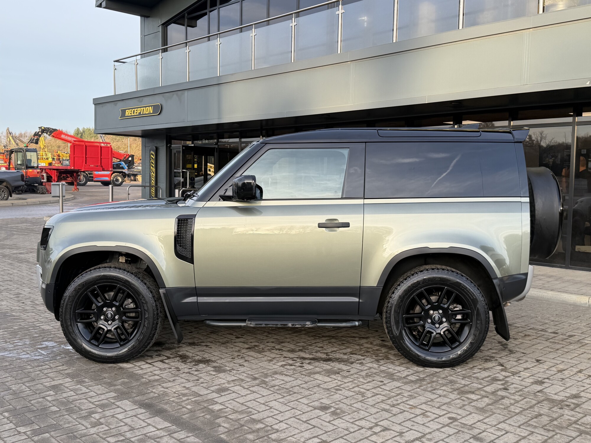 2024 '24 LAND ROVER DEFENDER 90 3.0 D250 MHEV HARD TOP SUV 3DR DIESEL AUTO 4WD SWB EURO 6 (225 PS) - Image 3