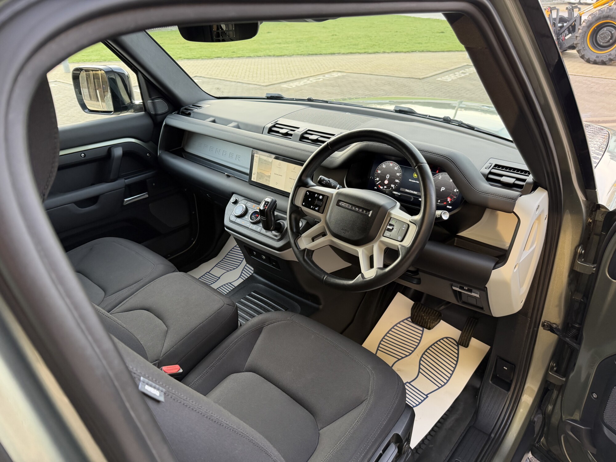 2024 '24 LAND ROVER DEFENDER 90 3.0 D250 MHEV HARD TOP SUV 3DR DIESEL AUTO 4WD SWB EURO 6 (225 PS) - Image 10