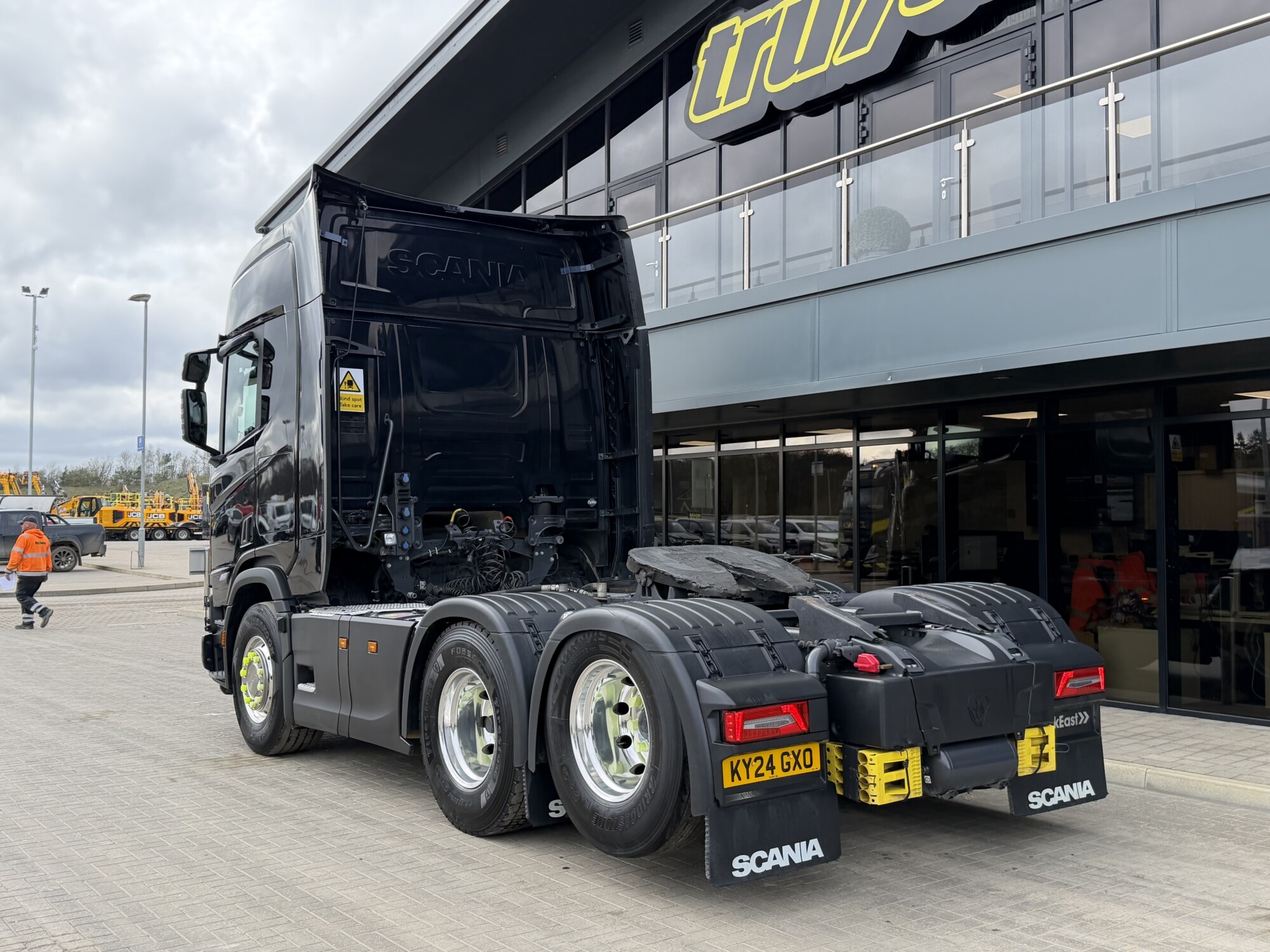 2024 '24 SCANIA XT 560 R REAR TWIN TAG EURO 6 - Image 4