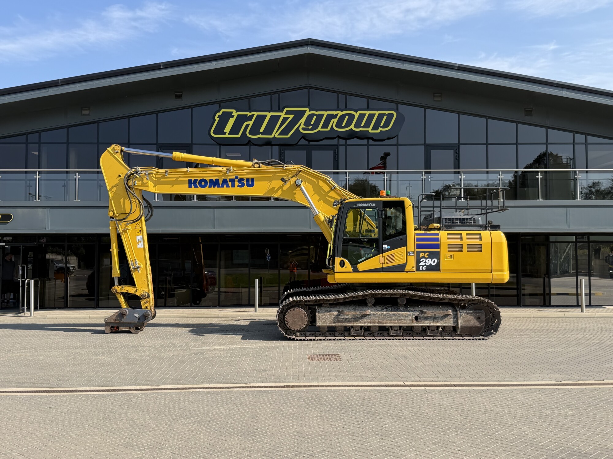 TRU2386 - 2022 KOMATSU PC290LC-11 EXCAVATOR