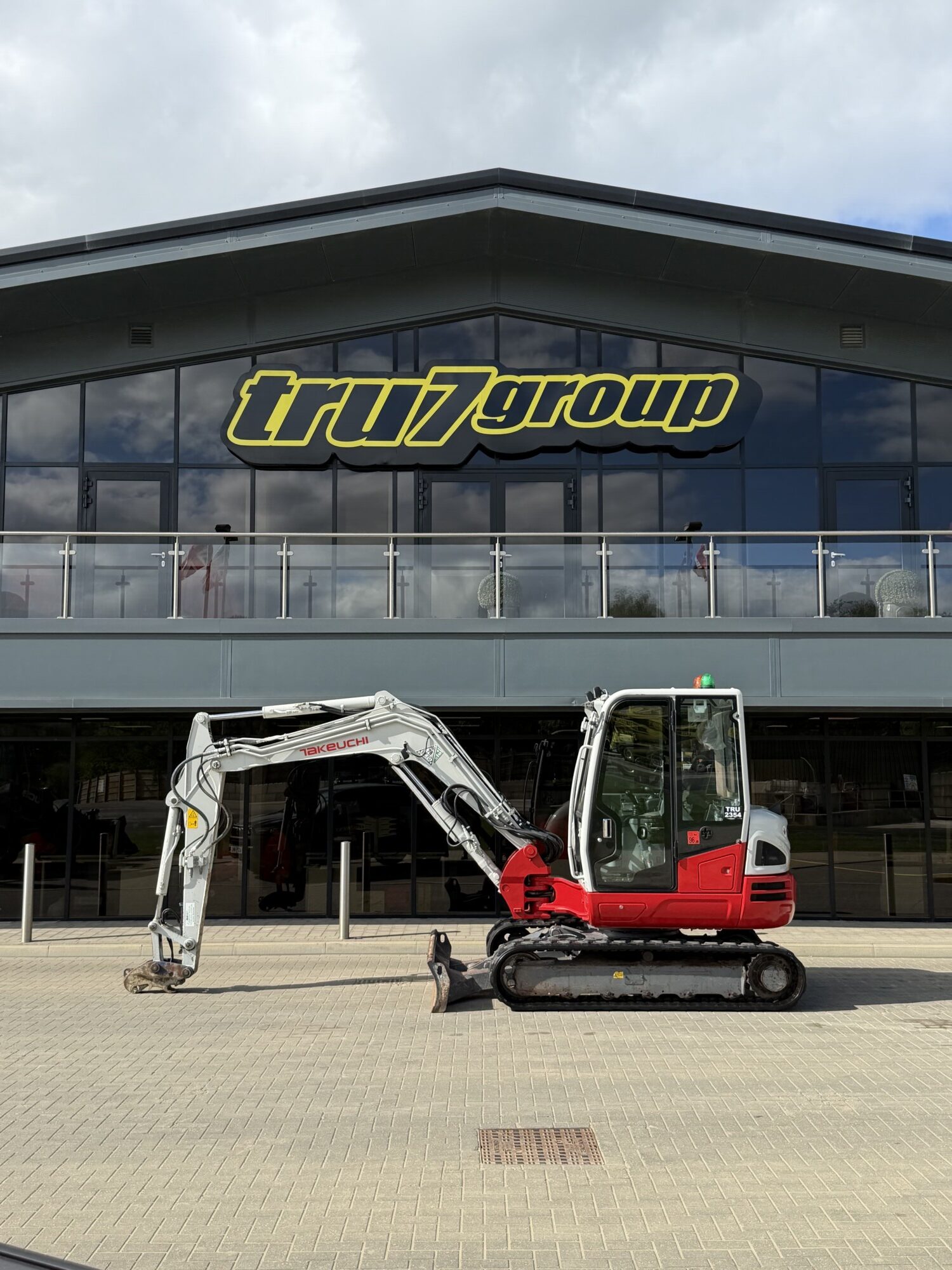 TRU2354 - 2022, TAKEUCHI TB250-2 COMPACT EXCAVATOR - Image 2