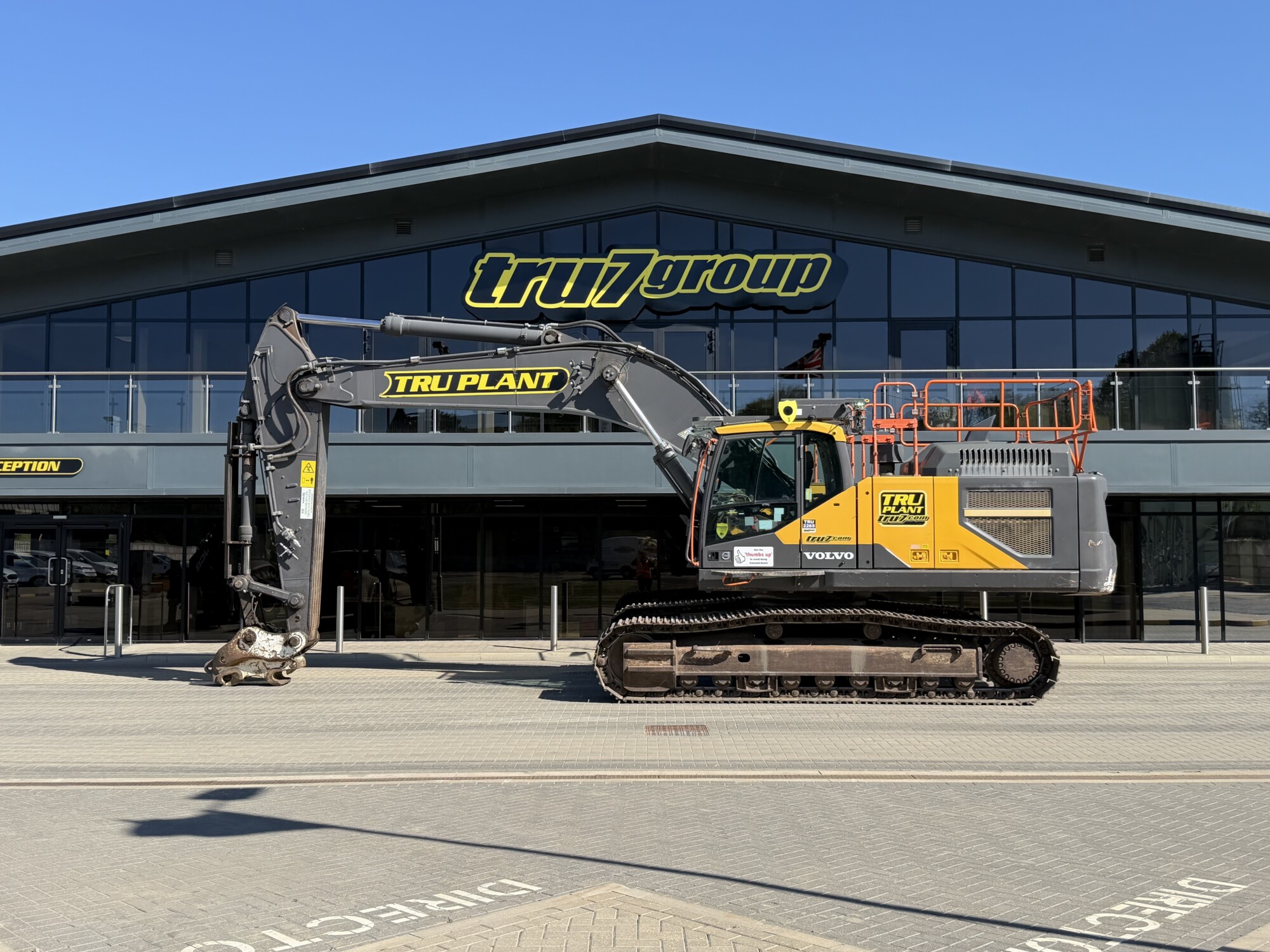 TRU2265 - 2022, VOLVO EC380 EL EXCAVATOR *W DEMO SPEC*