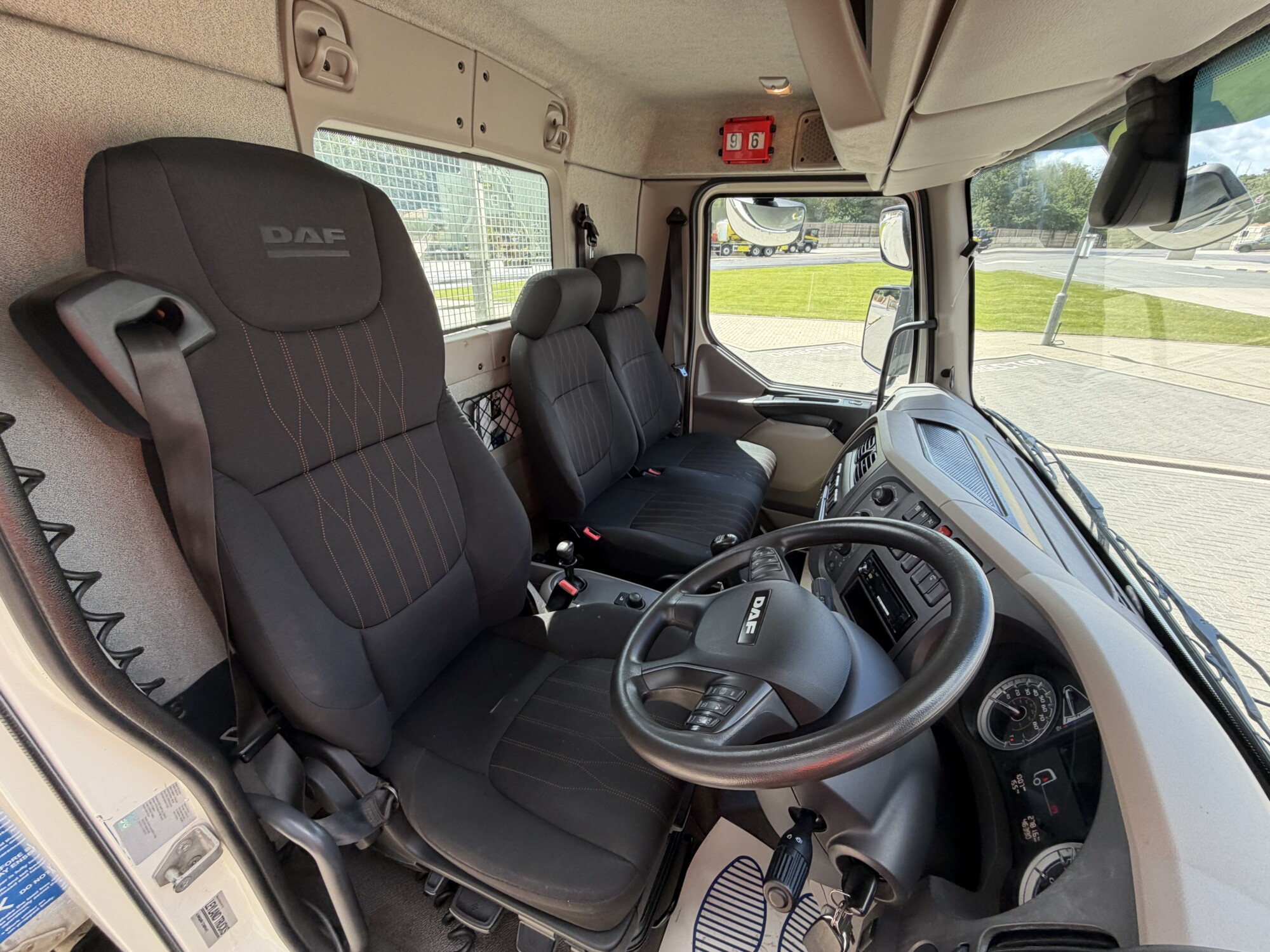 2022 '22, DAF LF 180 DAY CAB TIPPER 7,500KG - Image 10
