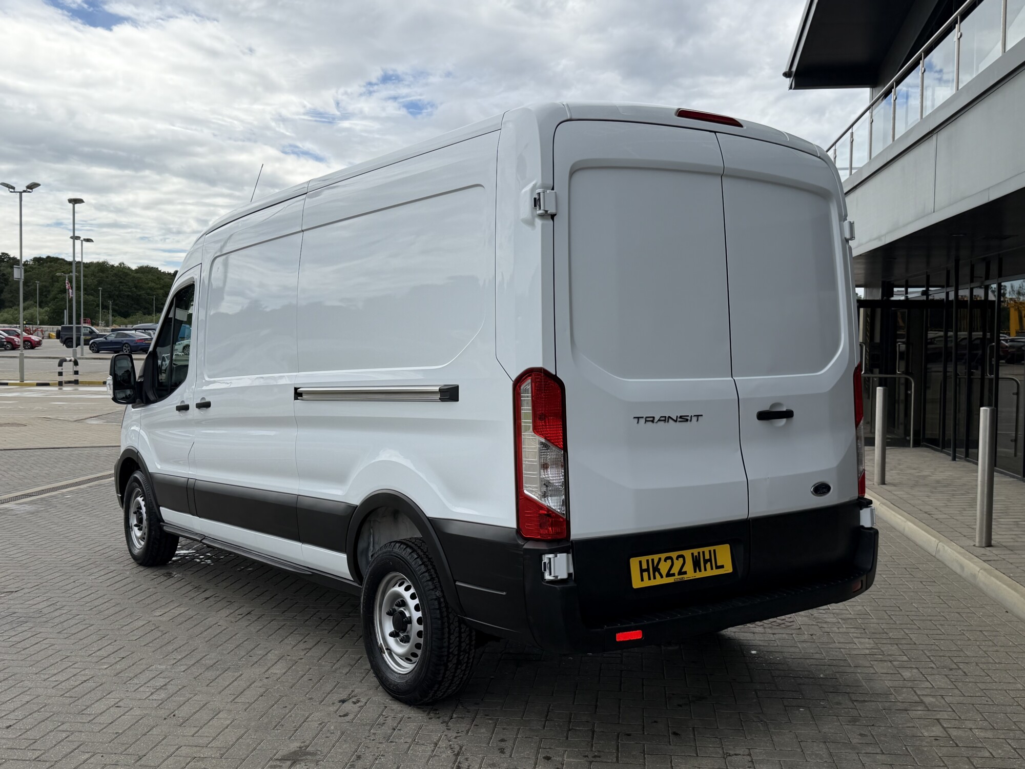 2022 '22 FORD TRANSIT 2.0 350 ECOBLUE LEADER PANEL VAN 5DR DIESEL MANUAL FWD L3 H2 EURO 6 (130 PS) - Image 4