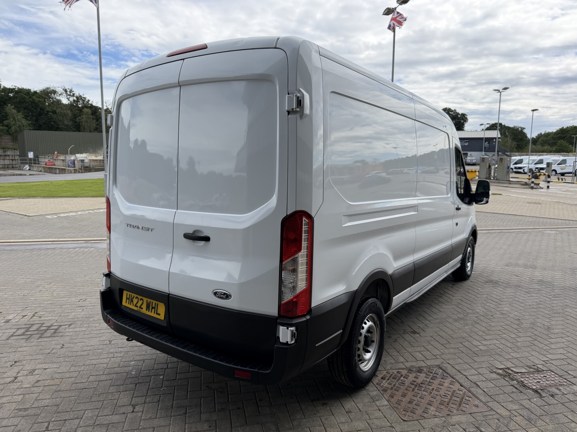 2022 '22 FORD TRANSIT 2.0 350 ECOBLUE LEADER PANEL VAN 5DR DIESEL MANUAL FWD L3 H2 EURO 6 (130 PS) - Image 6