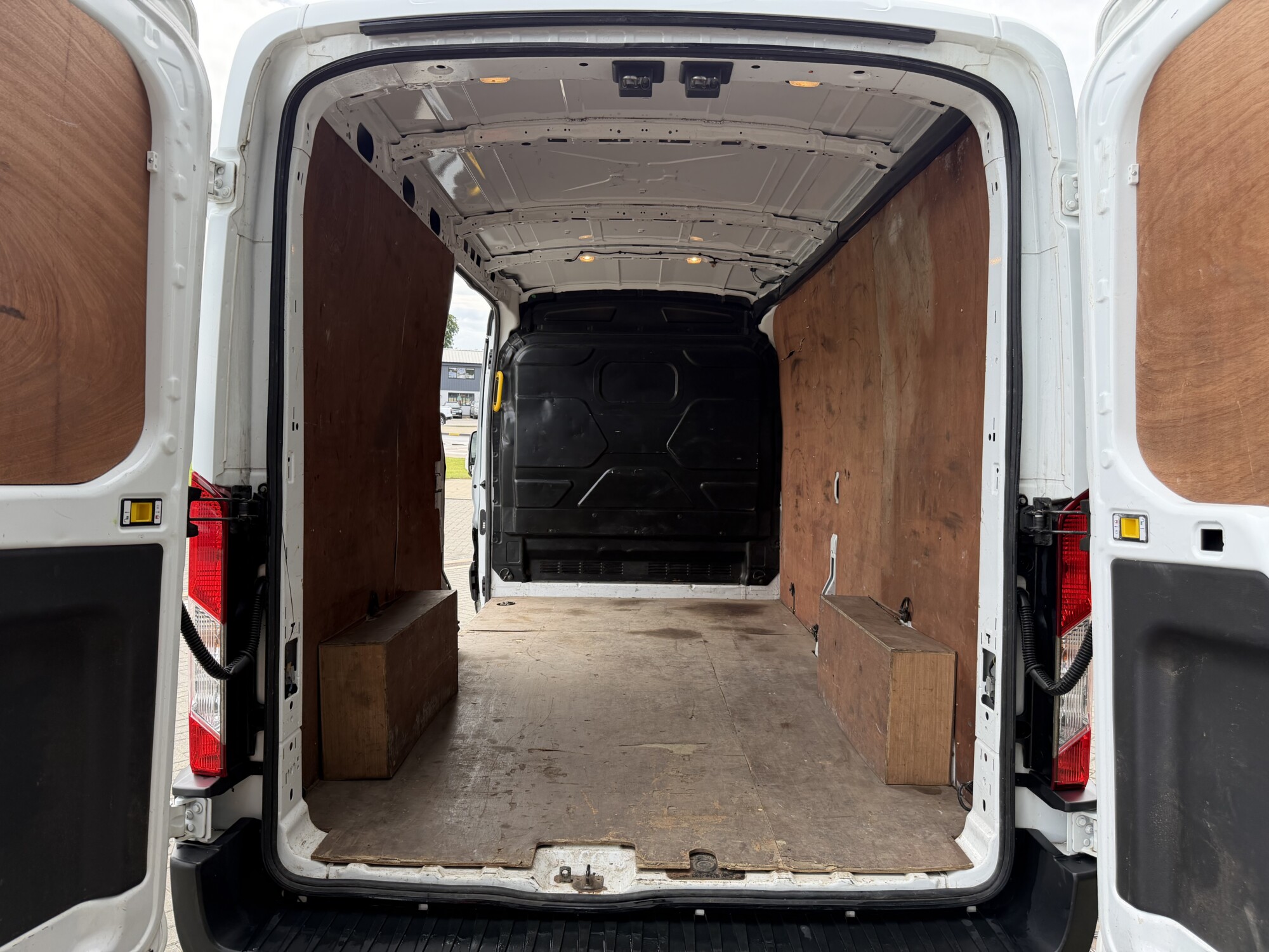 2022 '22 FORD TRANSIT 2.0 350 ECOBLUE LEADER PANEL VAN 5DR DIESEL MANUAL FWD L3 H2 EURO 6 (130 PS) - Image 9