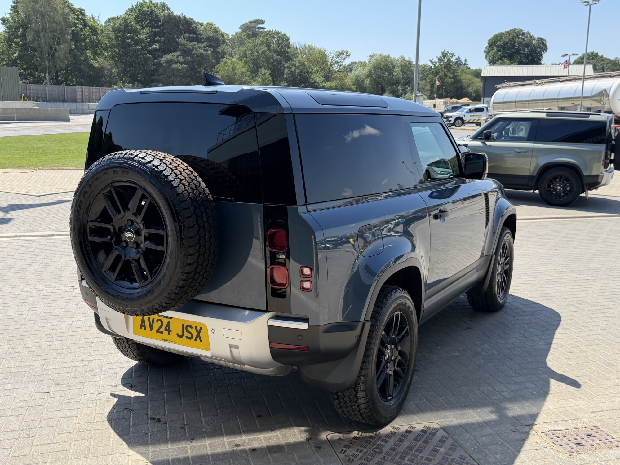 2024 '24 LAND ROVER DEFENDER 90 3.0 D250 MHEV HARD TOP SUV 3DR DIESEL AUTO 4WD SWB EURO 6 (250 PS) - Image 7