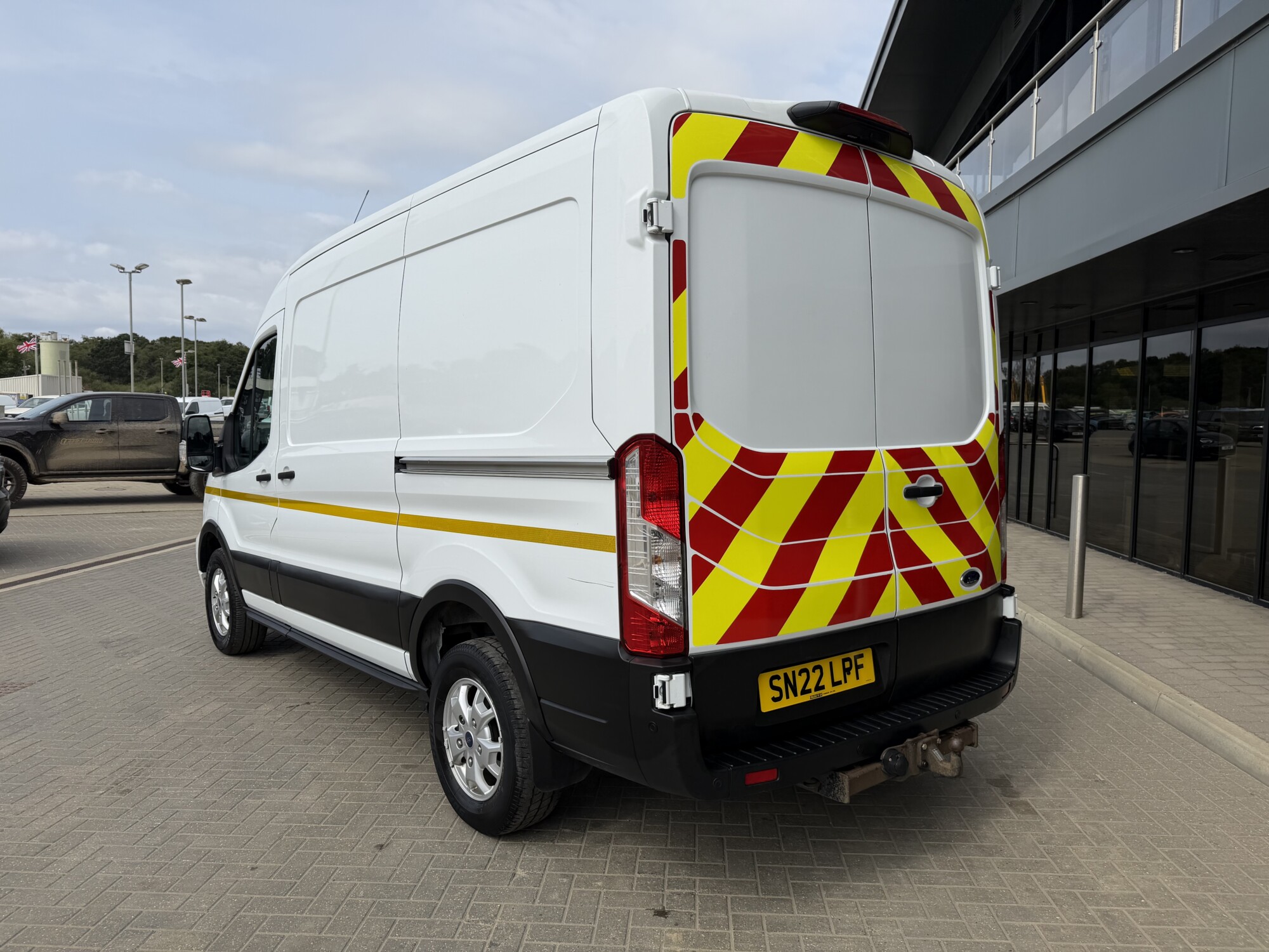 2022 '22 FORD TRANSIT 2.0 350 ECOBLUE LIMITED PANEL VAN 5DR DIESEL MANUAL RWD L2 H2 EURO 6 (185 PS) - Image 5