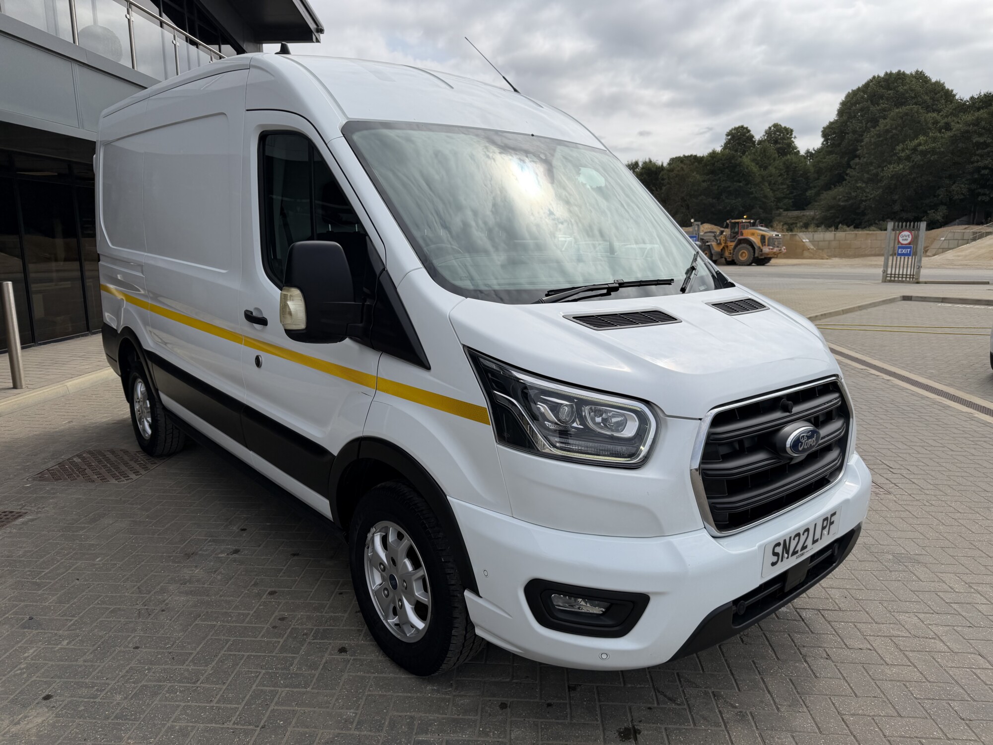 2022 '22 FORD TRANSIT 2.0 350 ECOBLUE LIMITED PANEL VAN 5DR DIESEL MANUAL RWD L2 H2 EURO 6 (185 PS) - Image 8