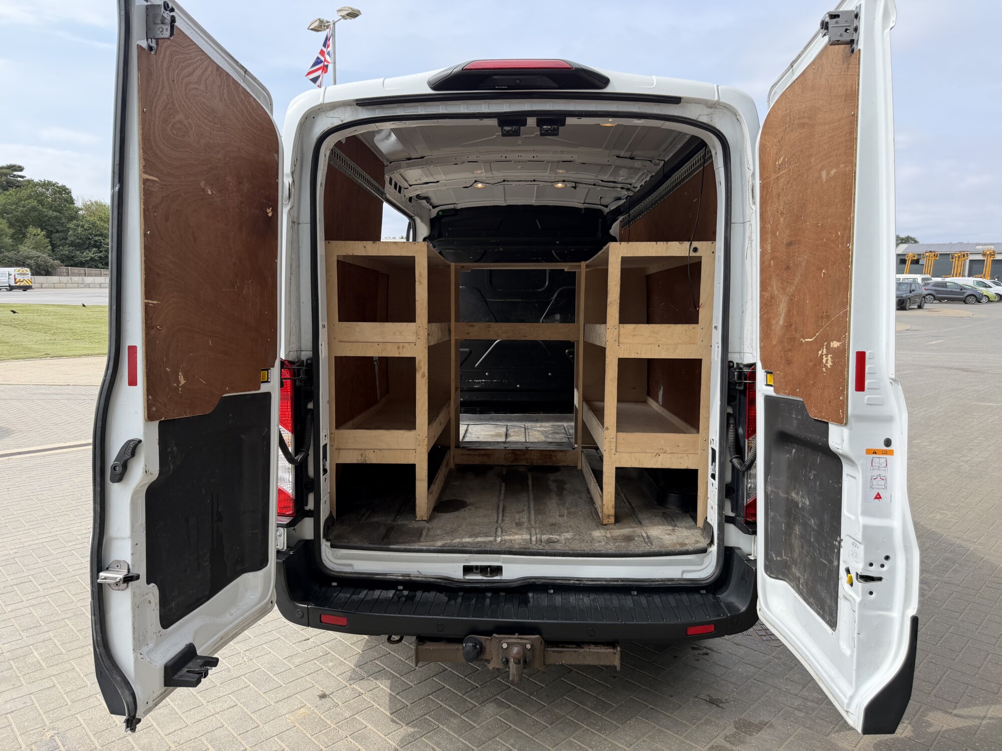 2022 '22 FORD TRANSIT 2.0 350 ECOBLUE LIMITED PANEL VAN 5DR DIESEL MANUAL RWD L2 H2 EURO 6 (185 PS) - Image 10