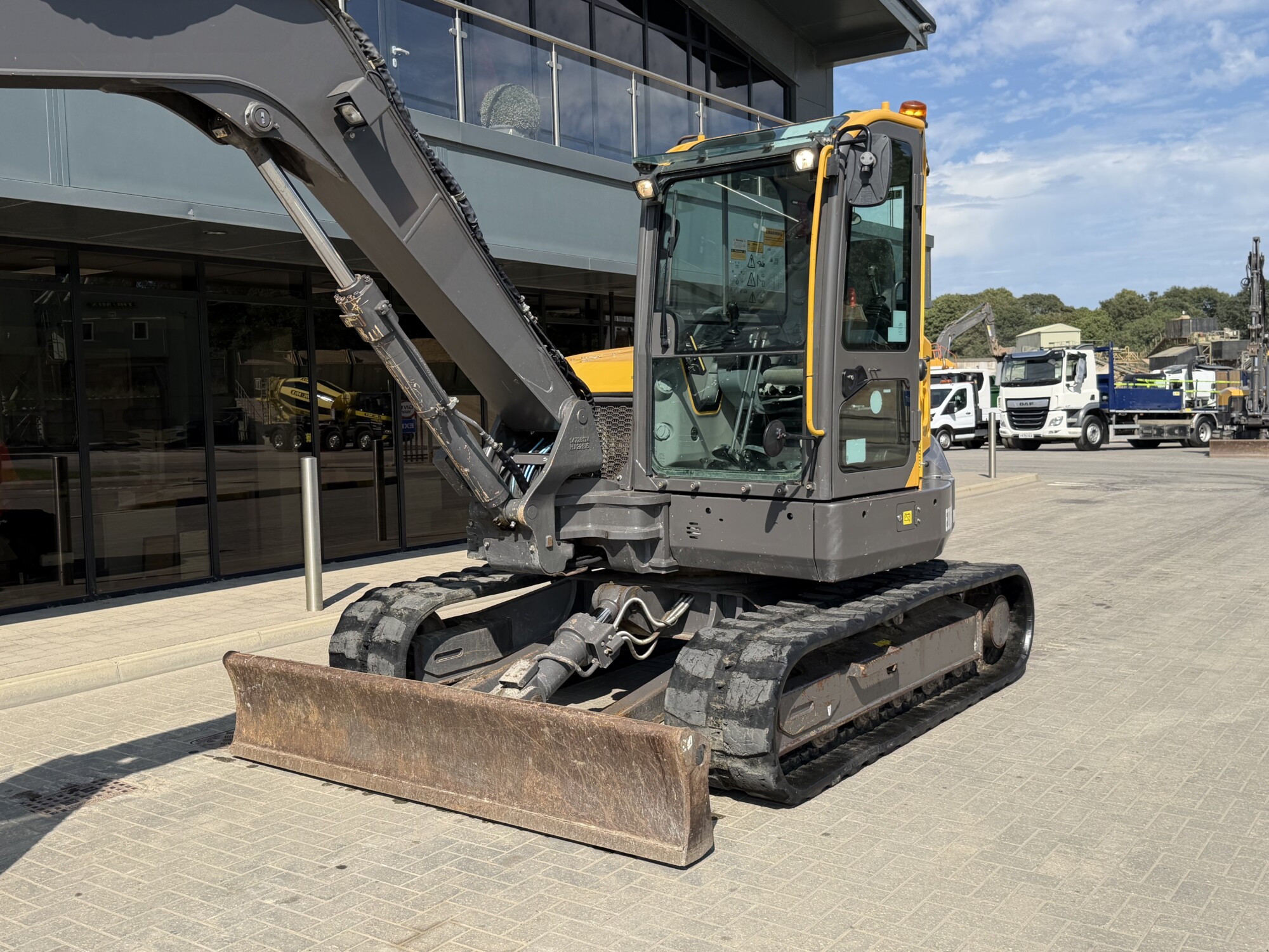 TRU2491- 2022, VOLVO ECR88D PRO EXCAVATOR **BLADE, RUBBER TRACKS** - Image 5