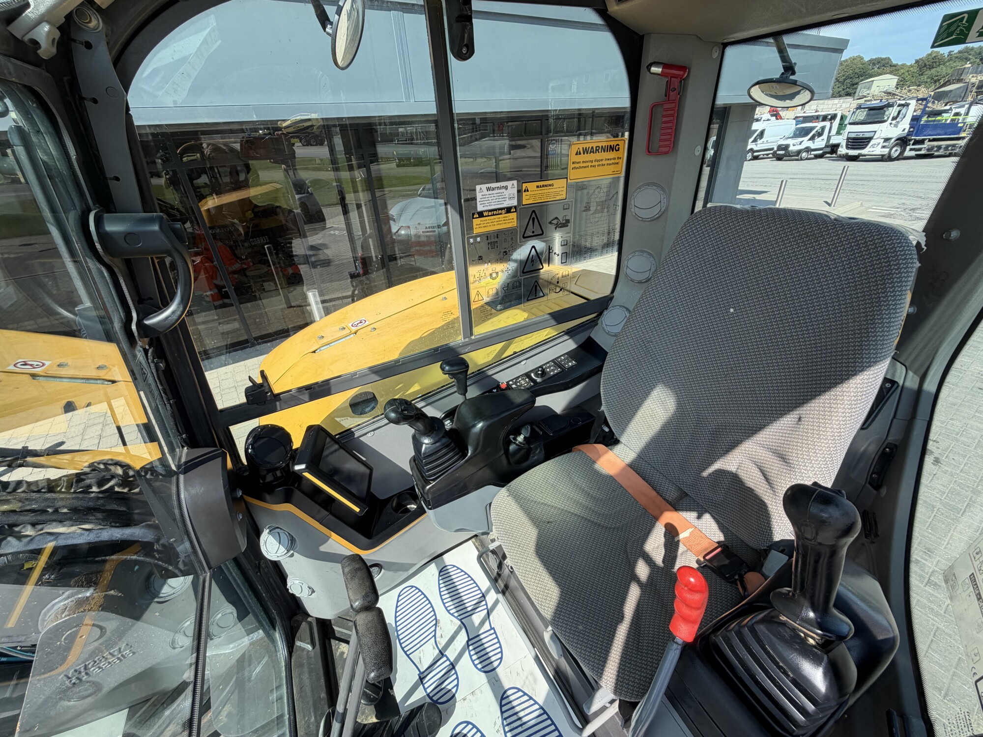 TRU2491- 2022, VOLVO ECR88D PRO EXCAVATOR **BLADE, RUBBER TRACKS** - Image 13