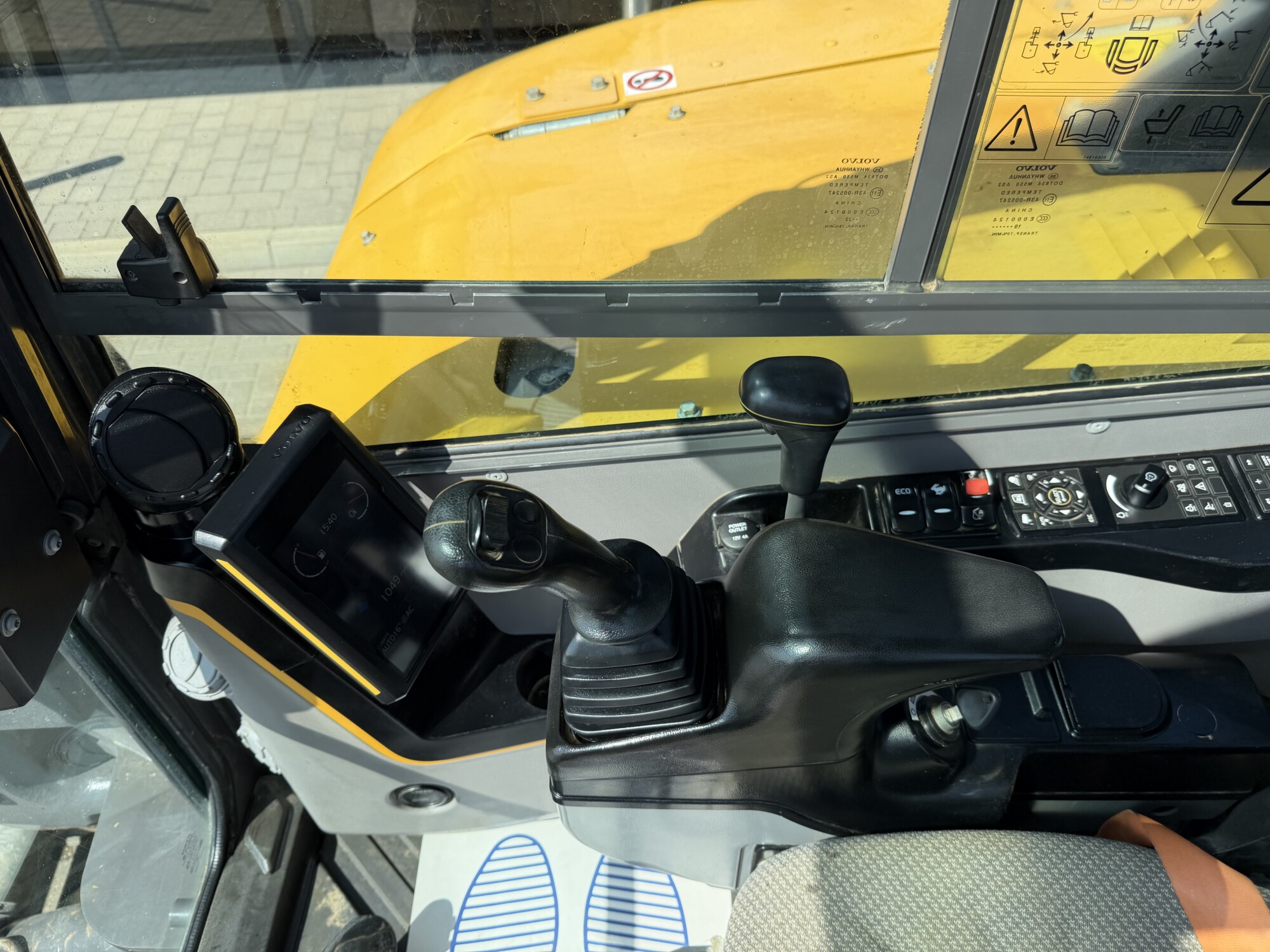 TRU2491- 2022, VOLVO ECR88D PRO EXCAVATOR **BLADE, RUBBER TRACKS** - Image 14