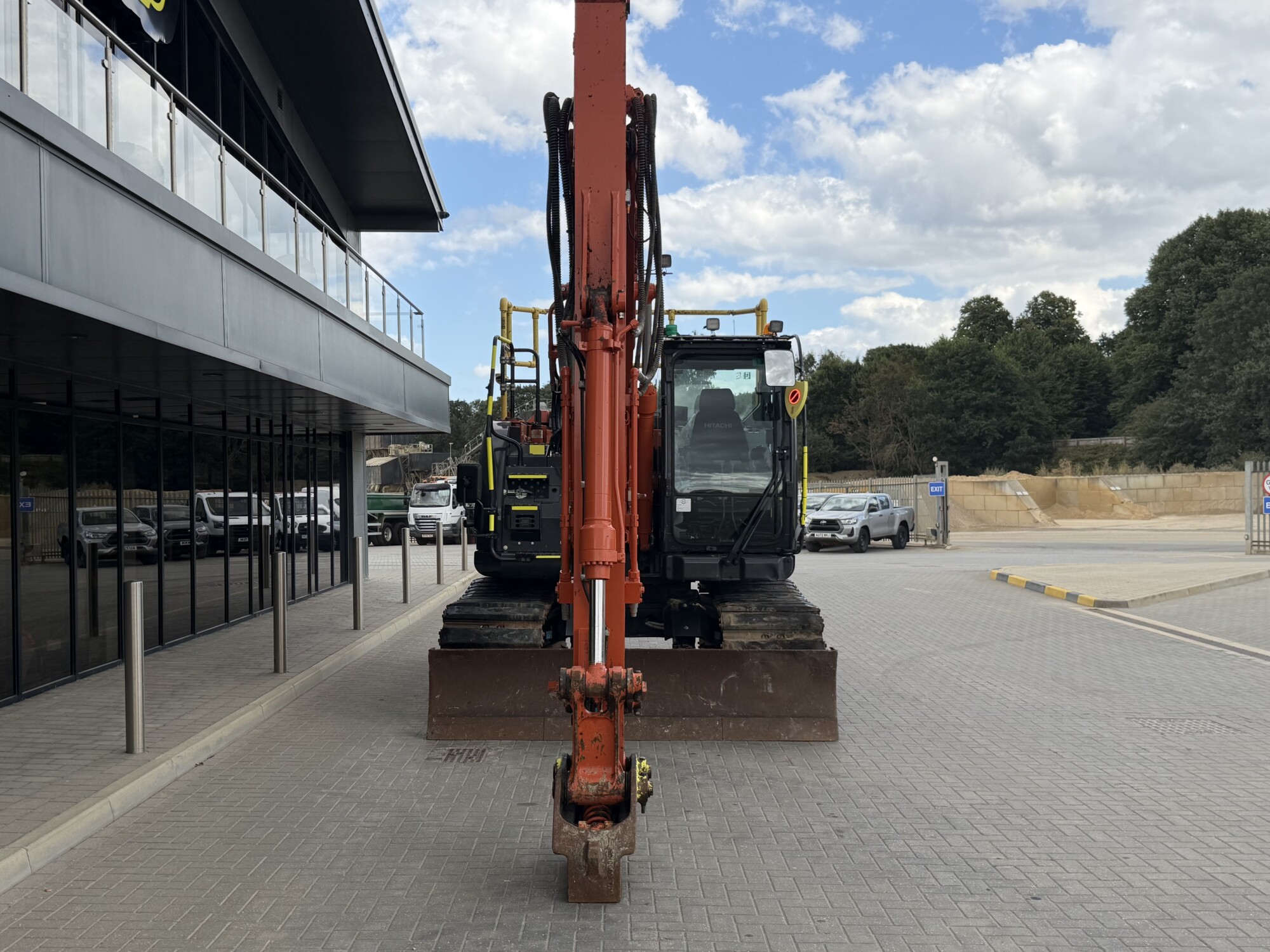 TRU2750 - JUNE 2023, HITACHI ZX135 USBL-7 EXCAVATOR **BLADE* - Image 2