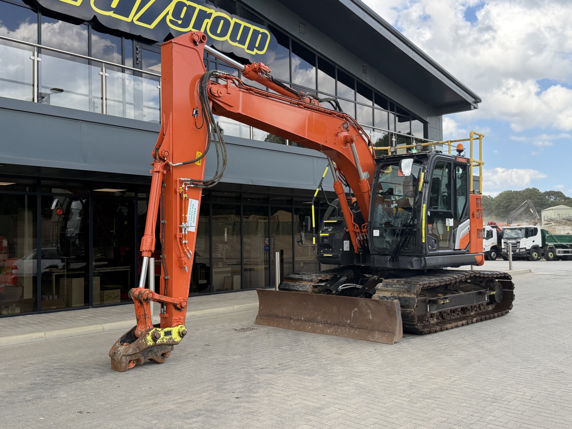 TRU2750 - JUNE 2023, HITACHI ZX135 USBL-7 EXCAVATOR **BLADE* - Image 3