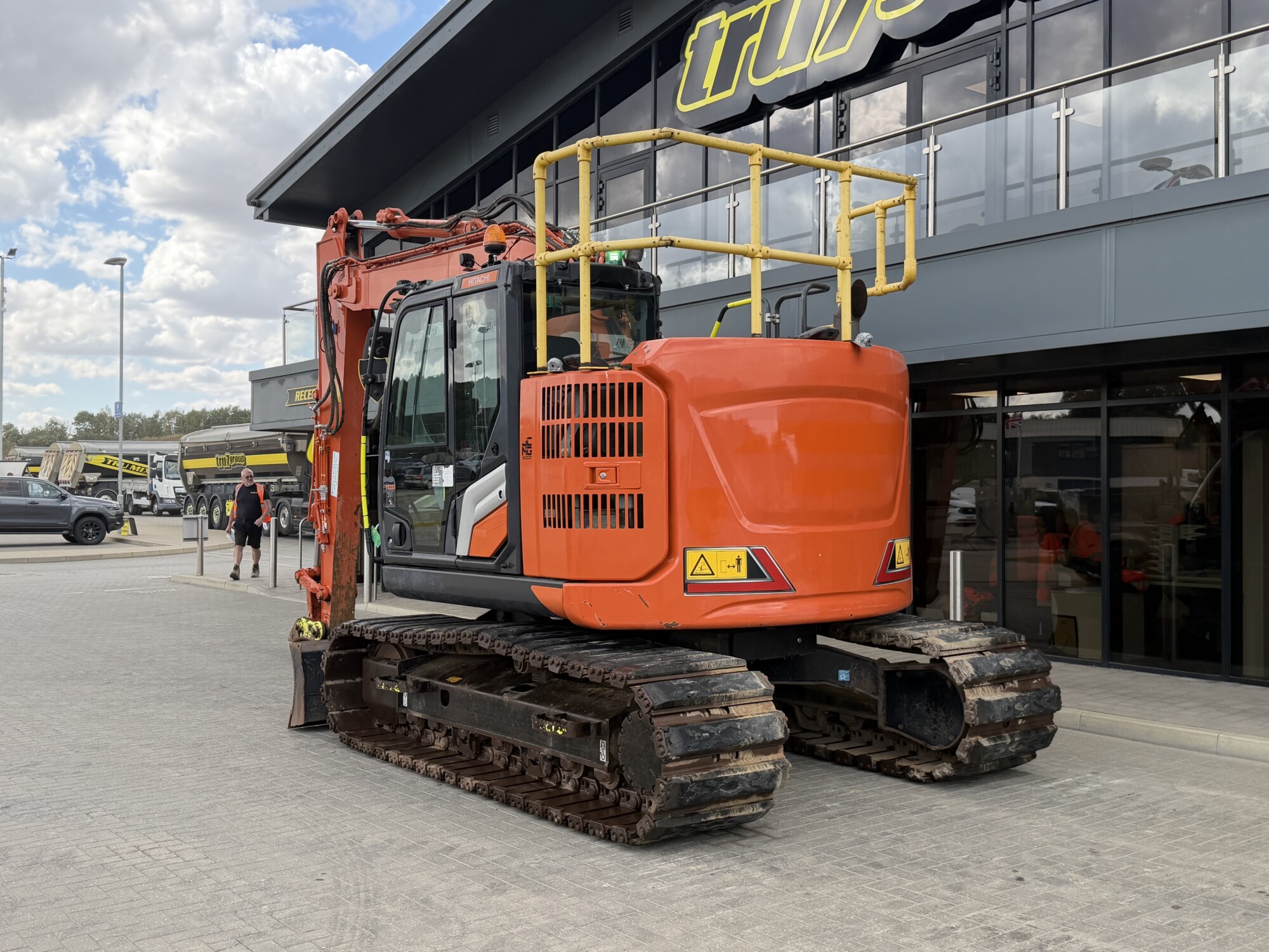 TRU2750 - JUNE 2023, HITACHI ZX135 USBL-7 EXCAVATOR **BLADE* - Image 6