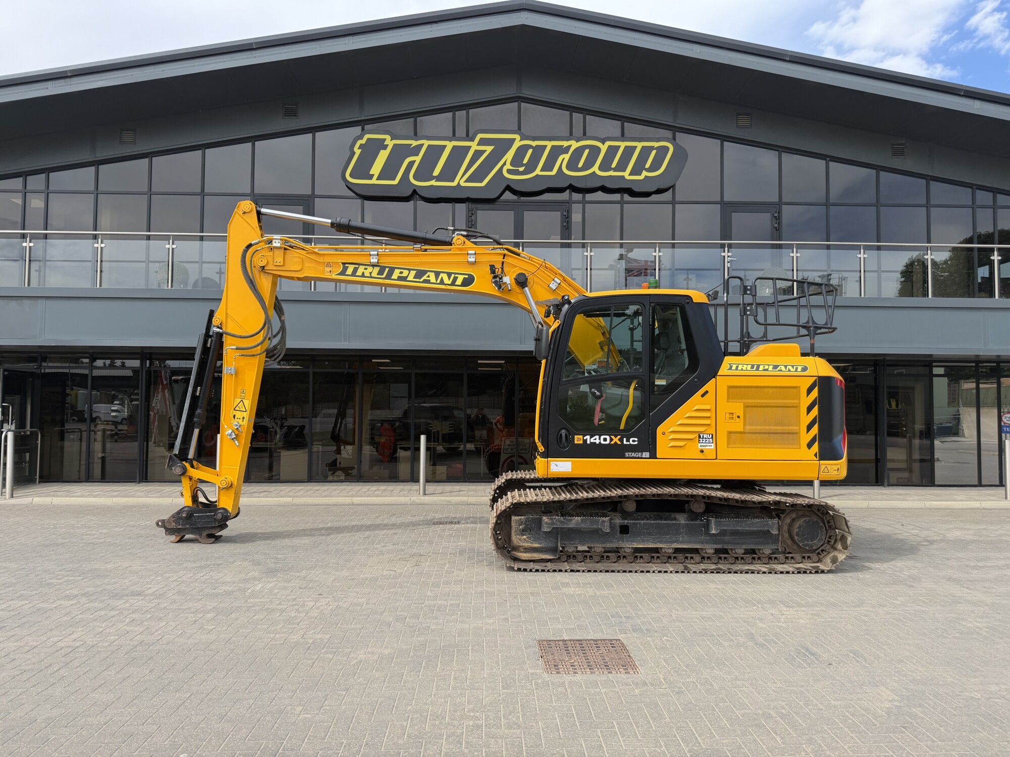 TRU3225 - 2024 JCB 140X L EXCAVATOR