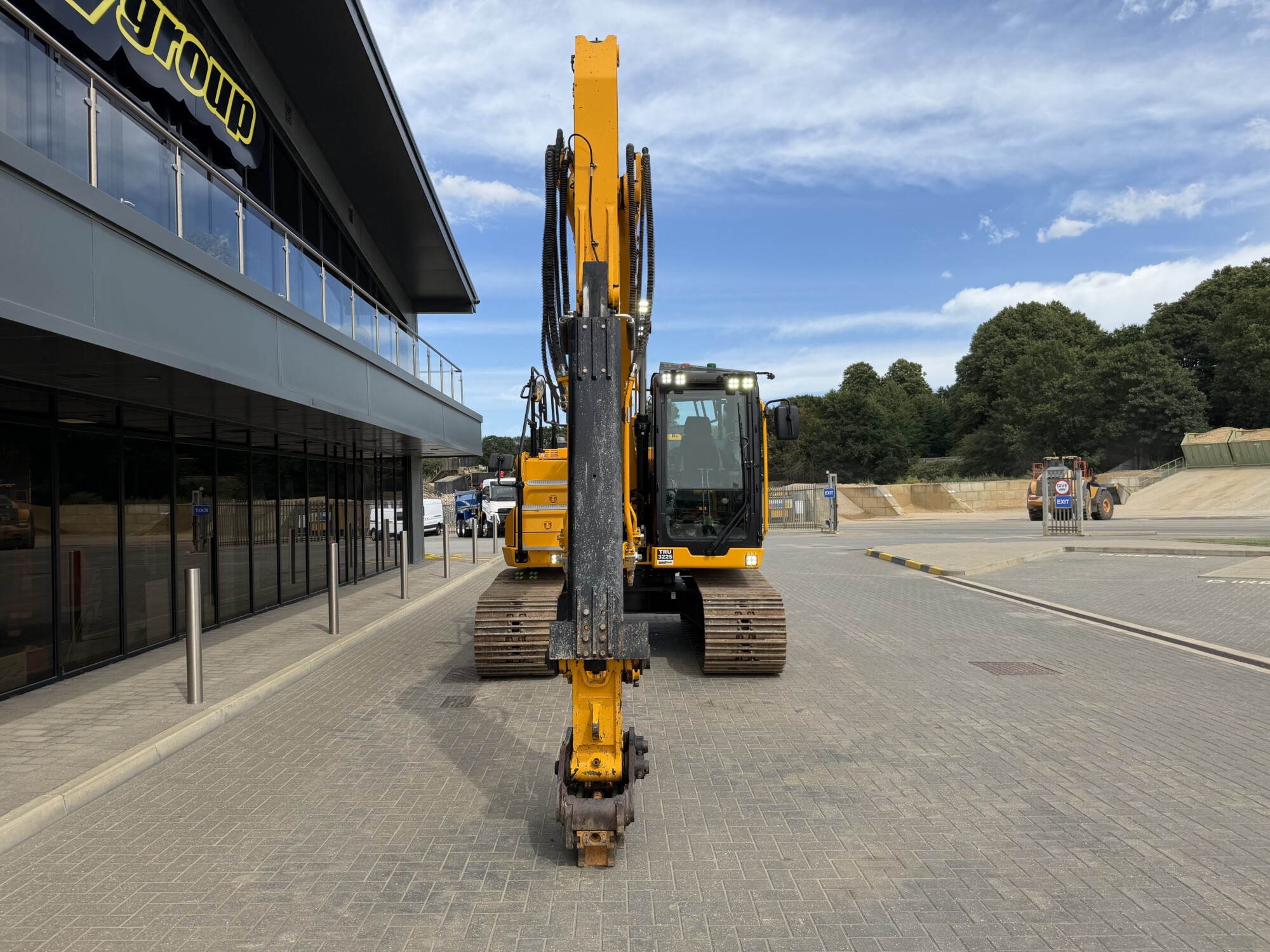 TRU3225 - 2024 JCB 140X L EXCAVATOR - Image 2