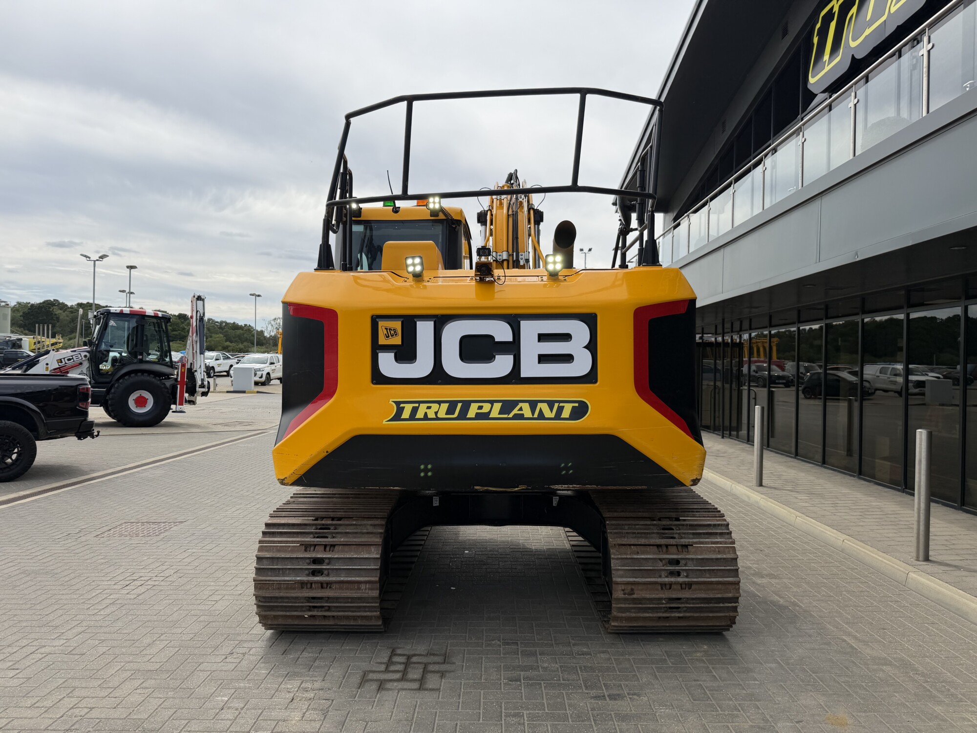 TRU3225 - 2024 JCB 140X L EXCAVATOR - Image 5