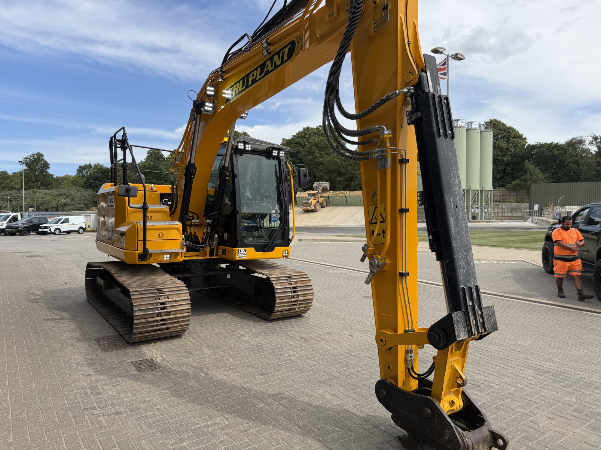 TRU3225 - 2024 JCB 140X L EXCAVATOR - Image 7