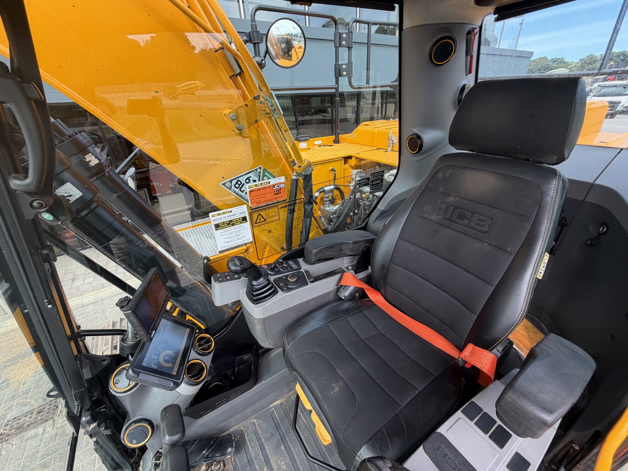 TRU3225 - 2024 JCB 140X L EXCAVATOR - Image 11