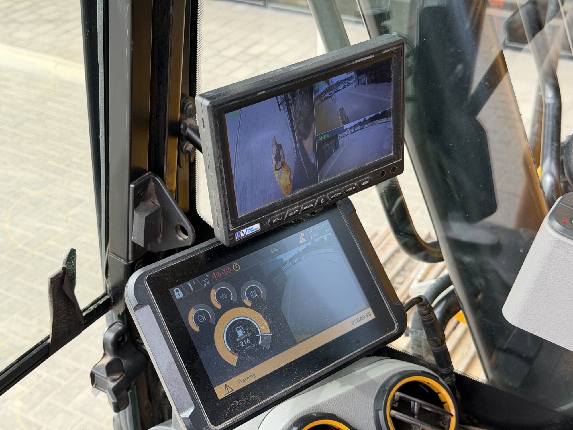 TRU3225 - 2024 JCB 140X L EXCAVATOR - Image 12