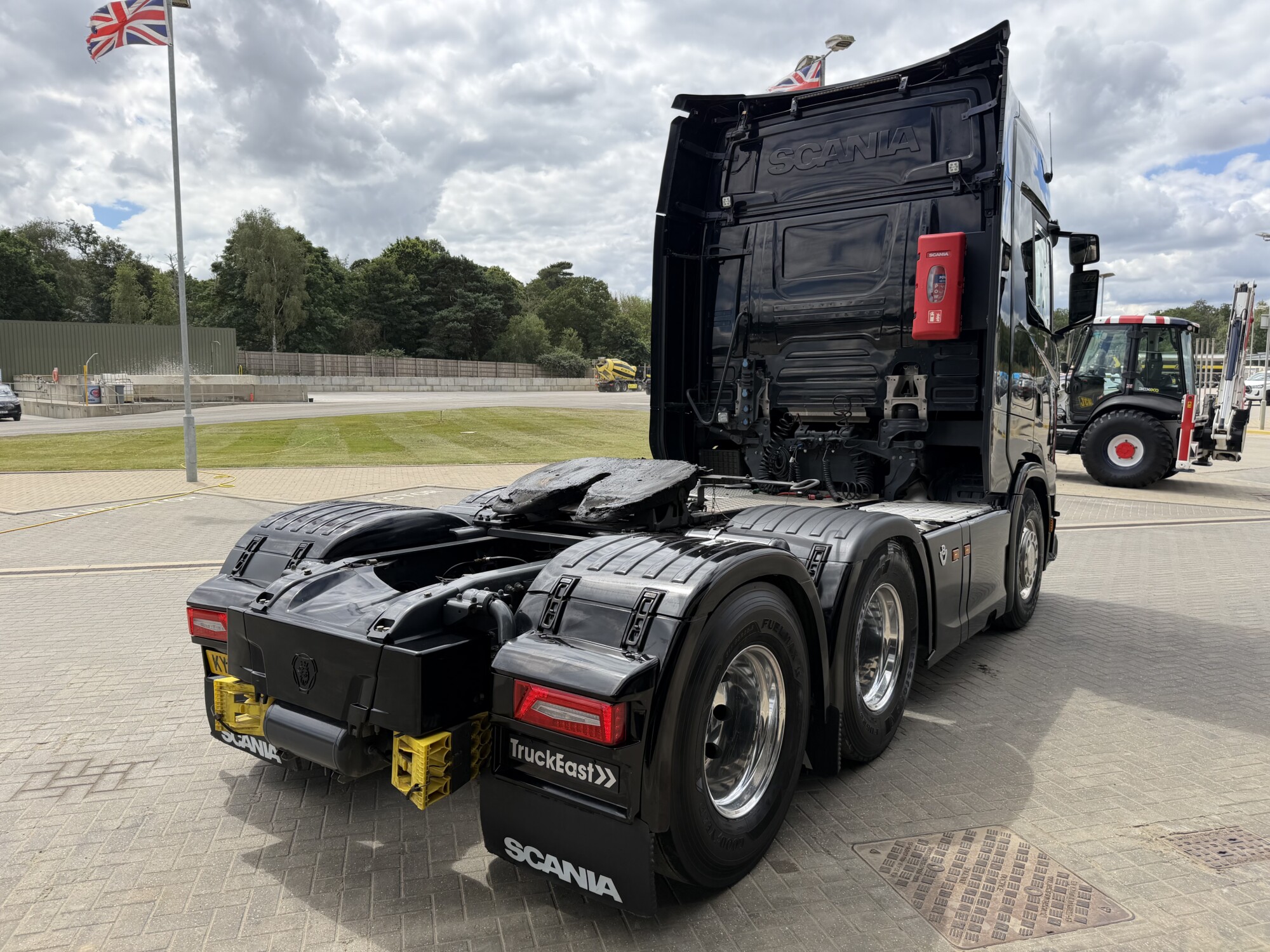 2023 '23 SCANIA 660S V8 TWIN AXLE TAG UNIT - Image 8