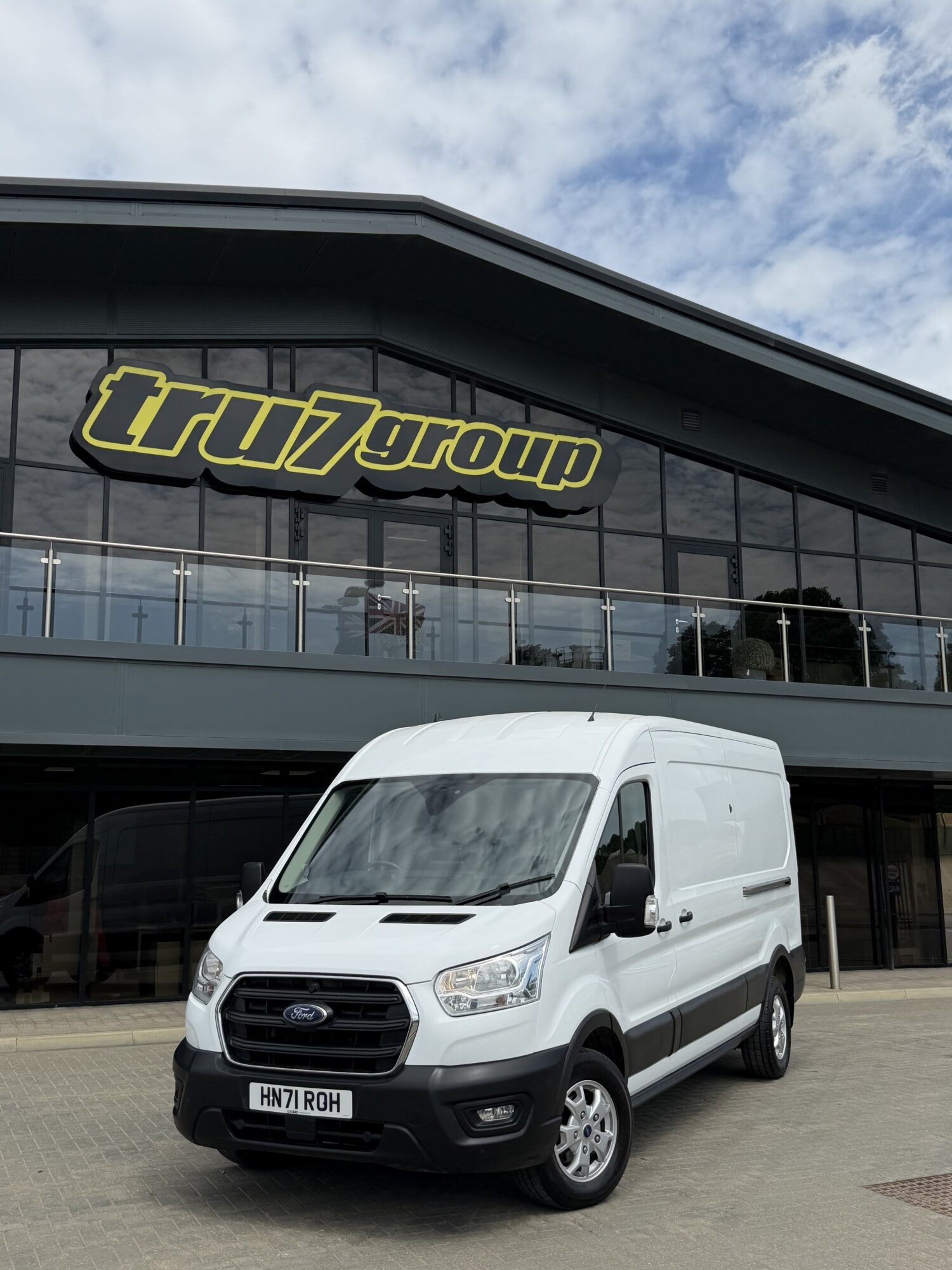 2021 '71 FORD TRANSIT 2.0 350 ECOBLUE TREND PANEL VAN 5DR DIESEL MANUAL FWD L3 H2 EURO 6 (130 PS) - Image 2