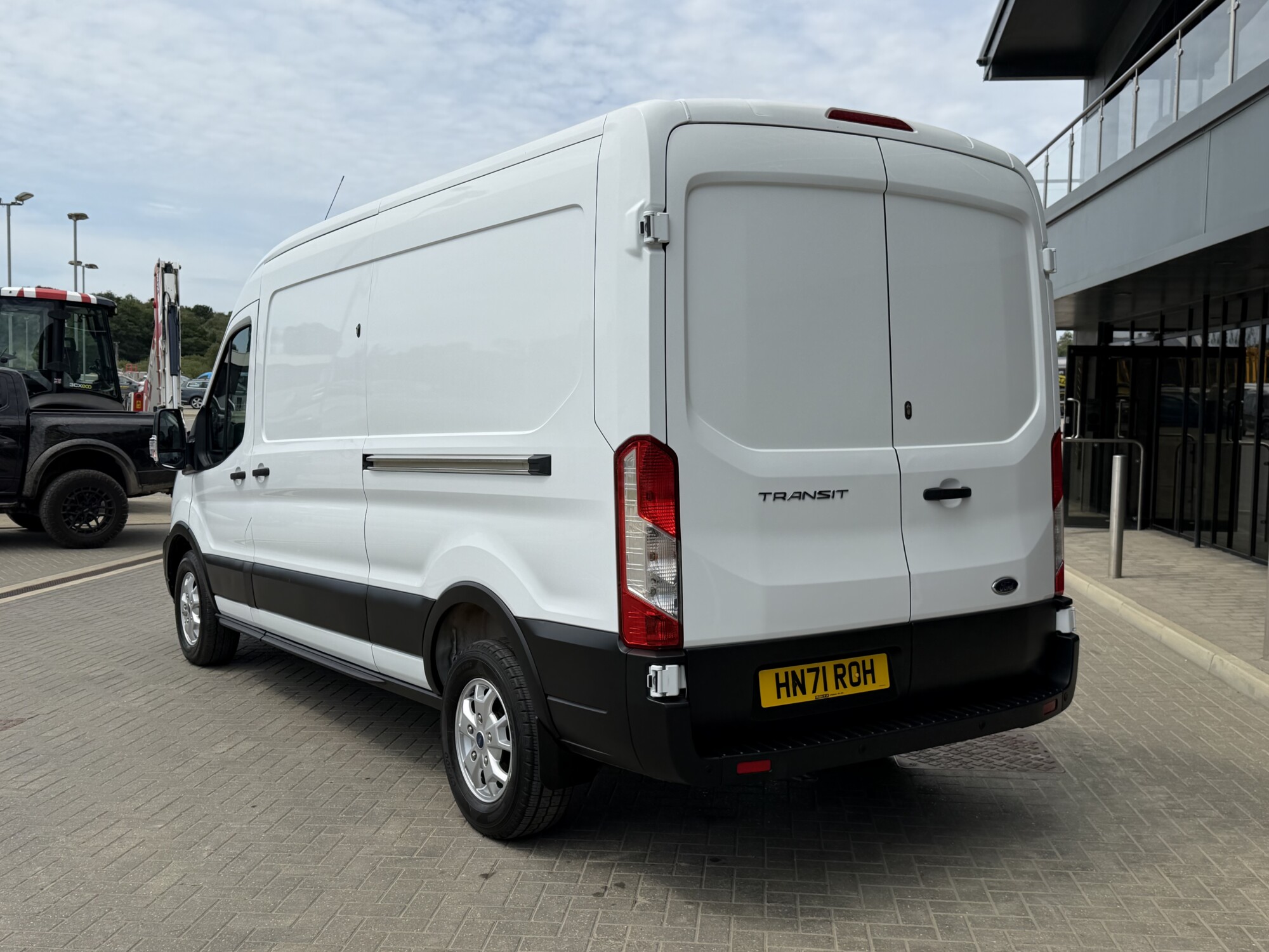 2021 '71 FORD TRANSIT 2.0 350 ECOBLUE TREND PANEL VAN 5DR DIESEL MANUAL FWD L3 H2 EURO 6 (130 PS) - Image 5