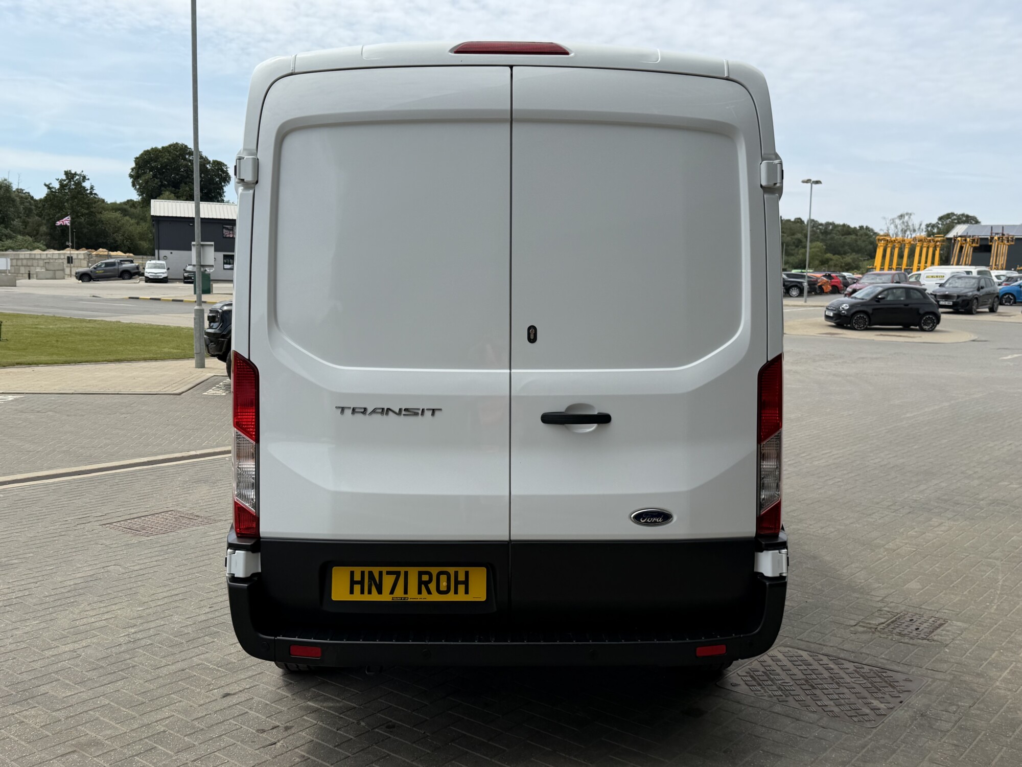 2021 '71 FORD TRANSIT 2.0 350 ECOBLUE TREND PANEL VAN 5DR DIESEL MANUAL FWD L3 H2 EURO 6 (130 PS) - Image 6